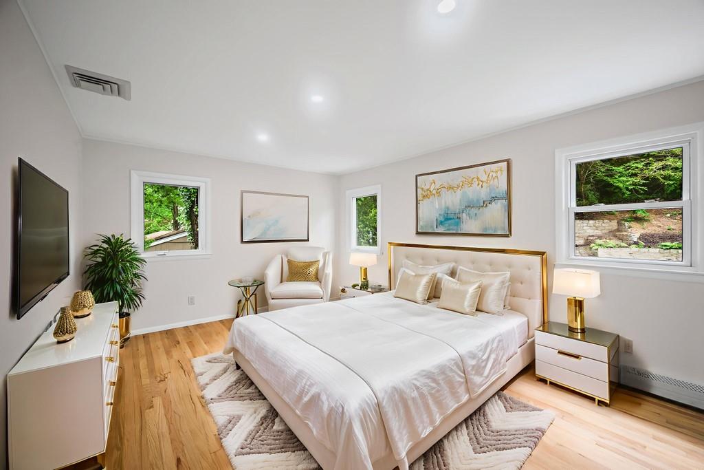 26 Ravine Road, Great Neck, NY 11023