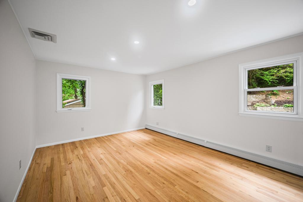 26 Ravine Road, Great Neck, NY 11023