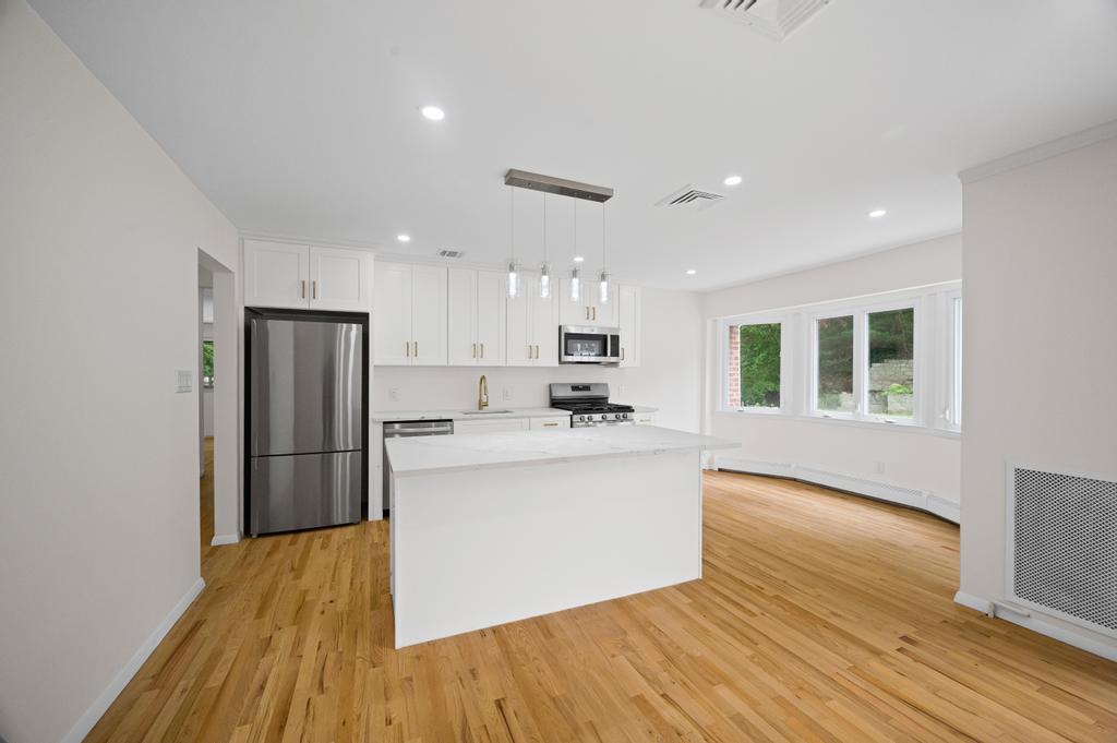 26 Ravine Road, Great Neck, NY 11023