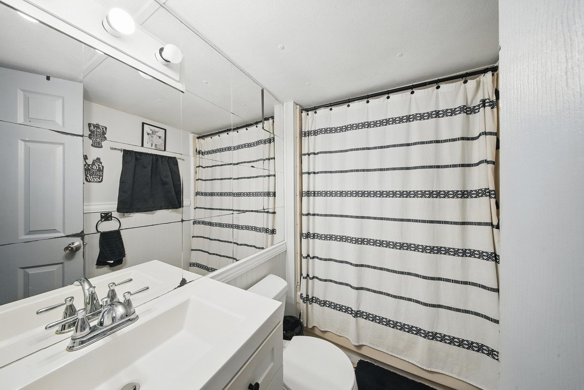 5 Oak Drive, Bloomingburg, NY 12721