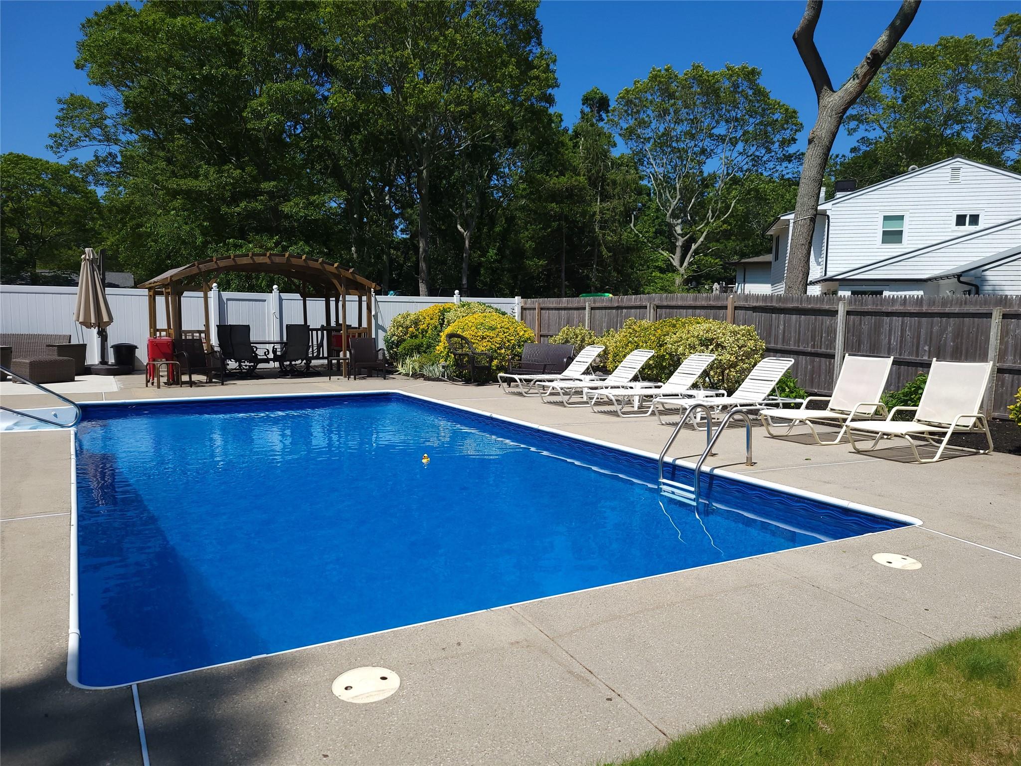 6 Westerly Court, Hampton Bays, NY 11946