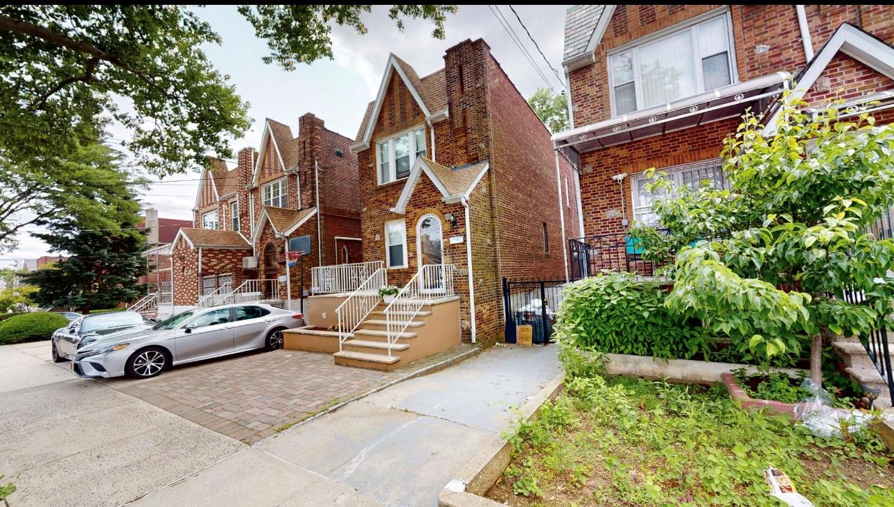 2547 Laconia Avenue, Bronx, NY 10469