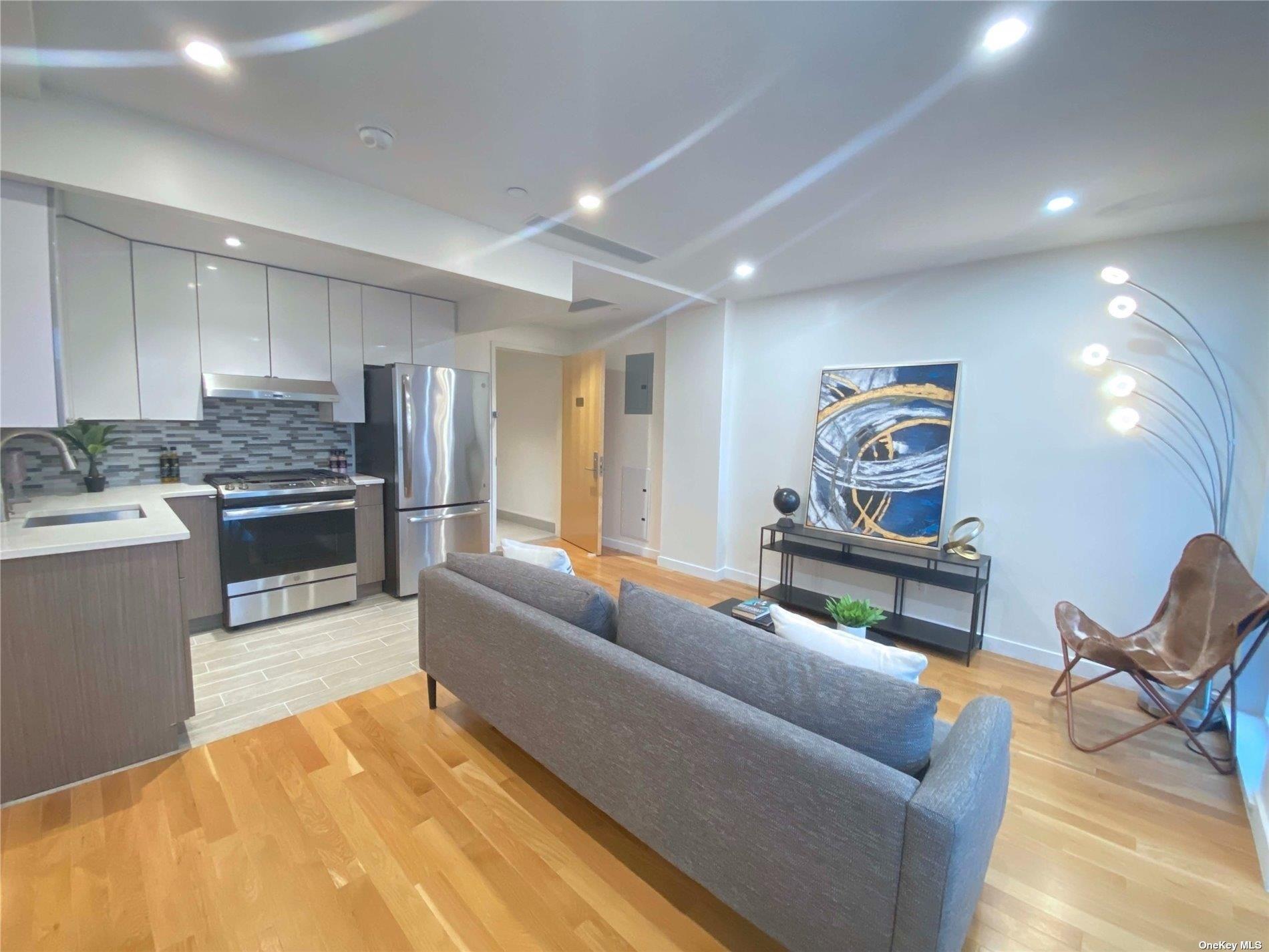 4223 Parsons Boulevard # 1E, Flushing, NY 11355