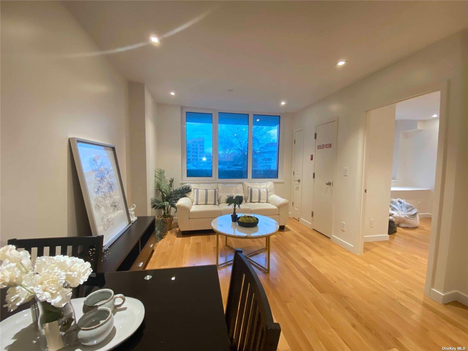 4223 Parsons Boulevard # 1E, Flushing, NY 11355