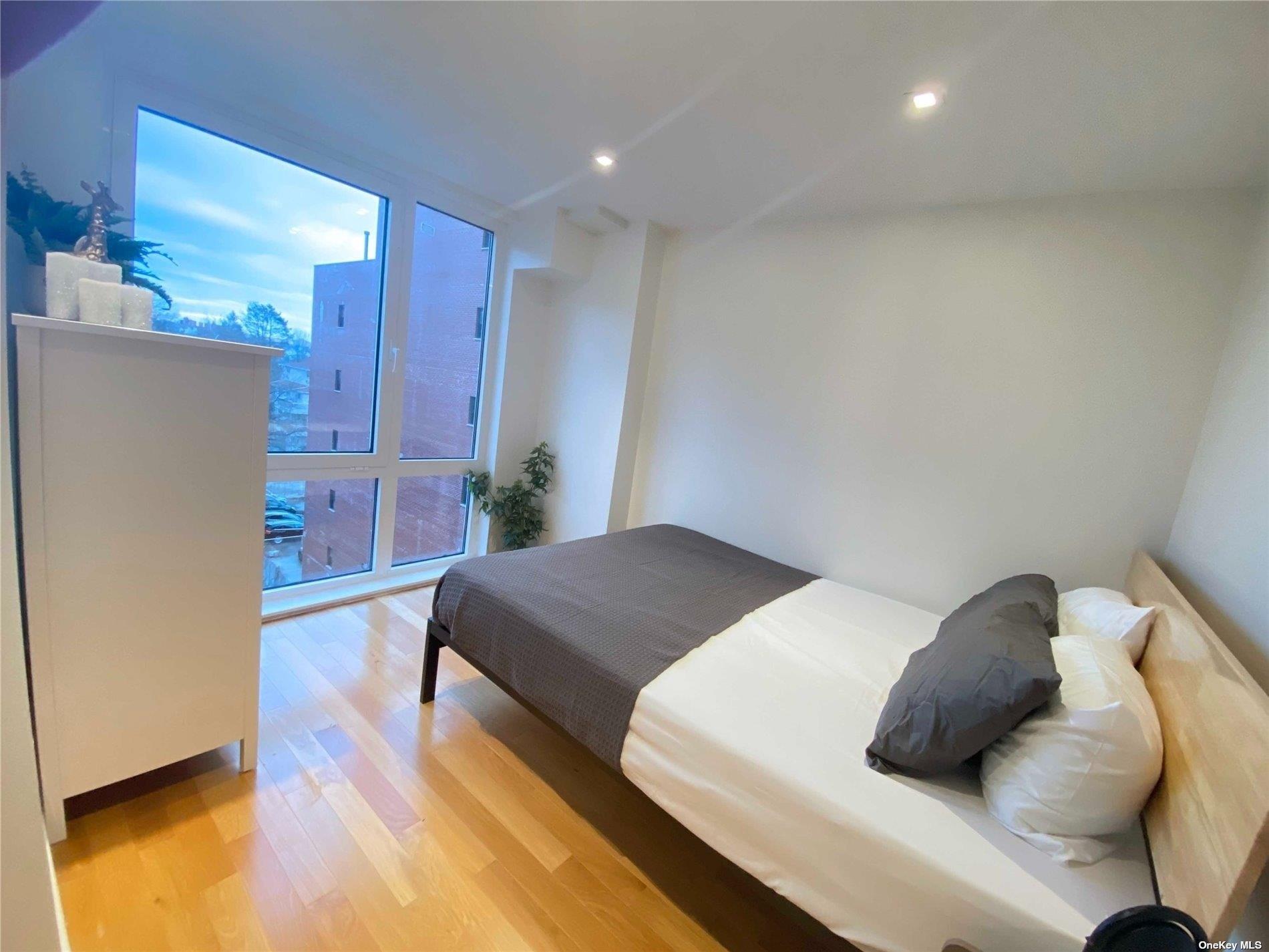 4223 Parsons Boulevard # 1E, Flushing, NY 11355