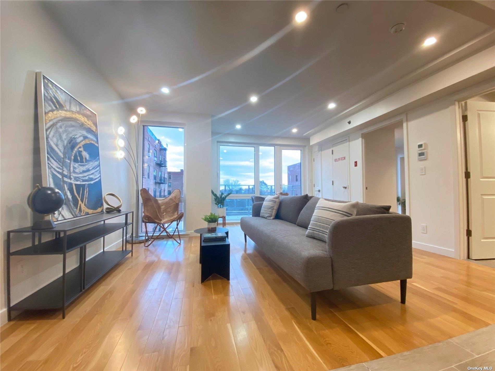 4223 Parsons Boulevard # 1E, Flushing, NY 11355