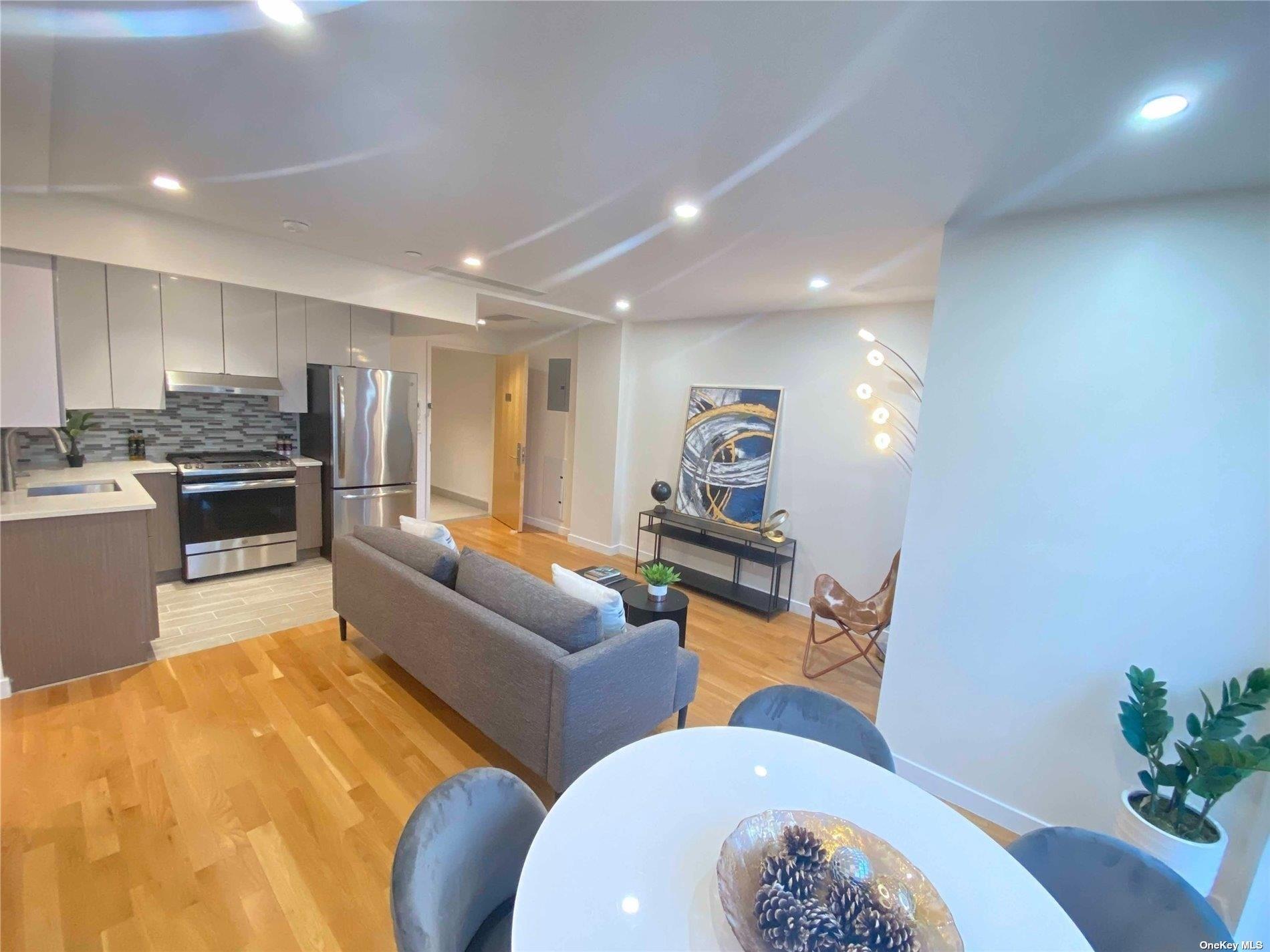 4223 Parsons Boulevard # 1E, Flushing, NY 11355