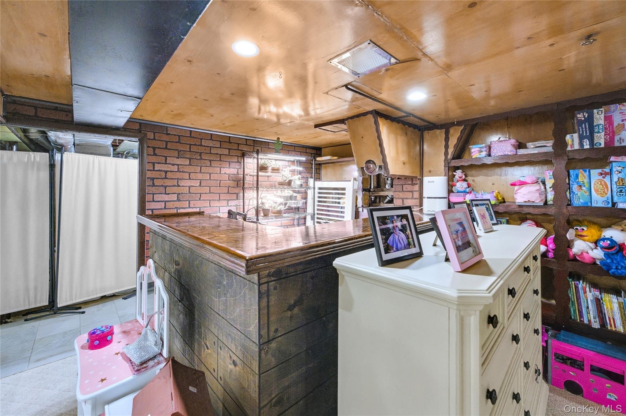 56 15th Avenue, West Babylon, NY 11704