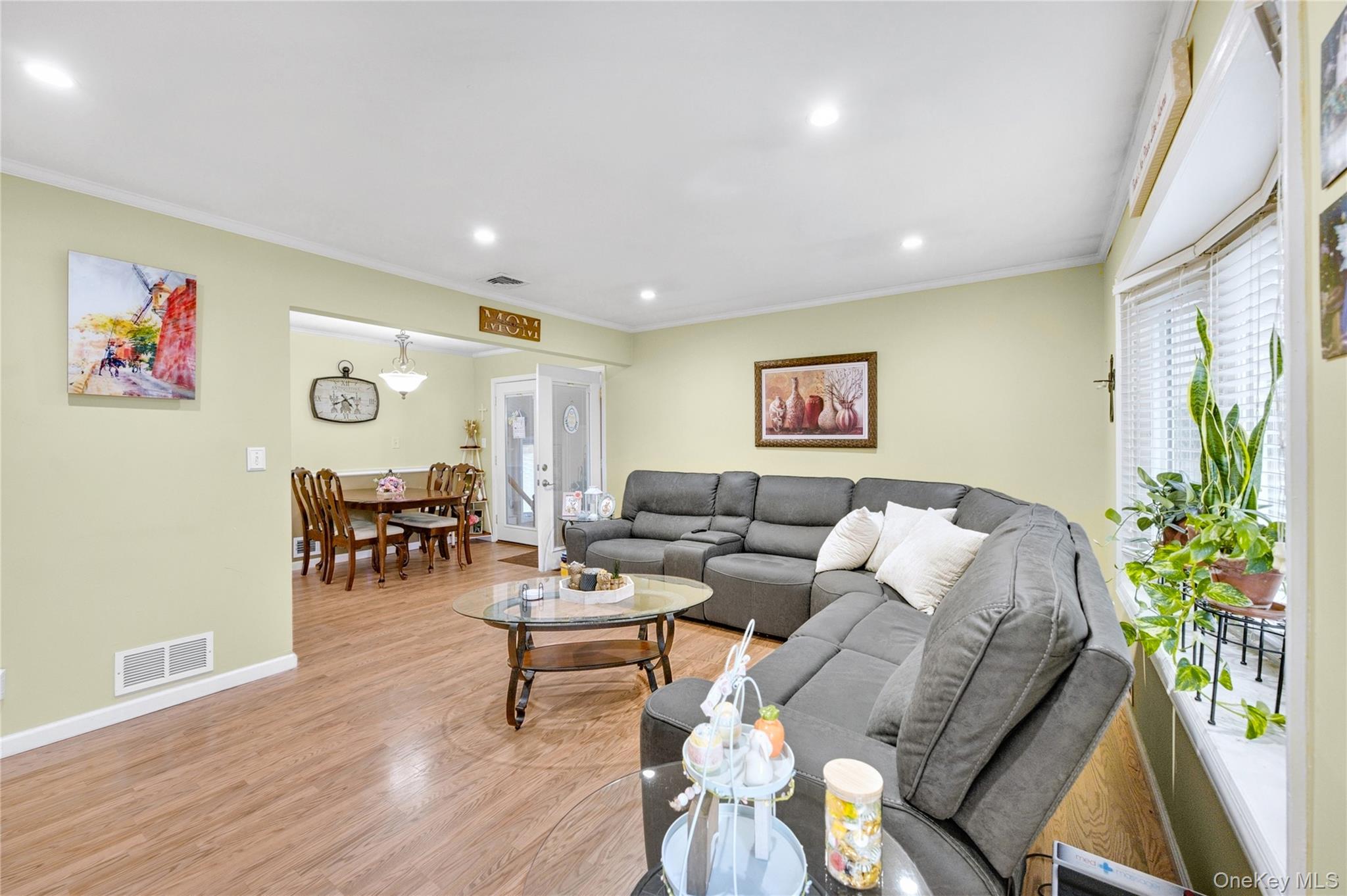 56 15th Avenue, West Babylon, NY 11704