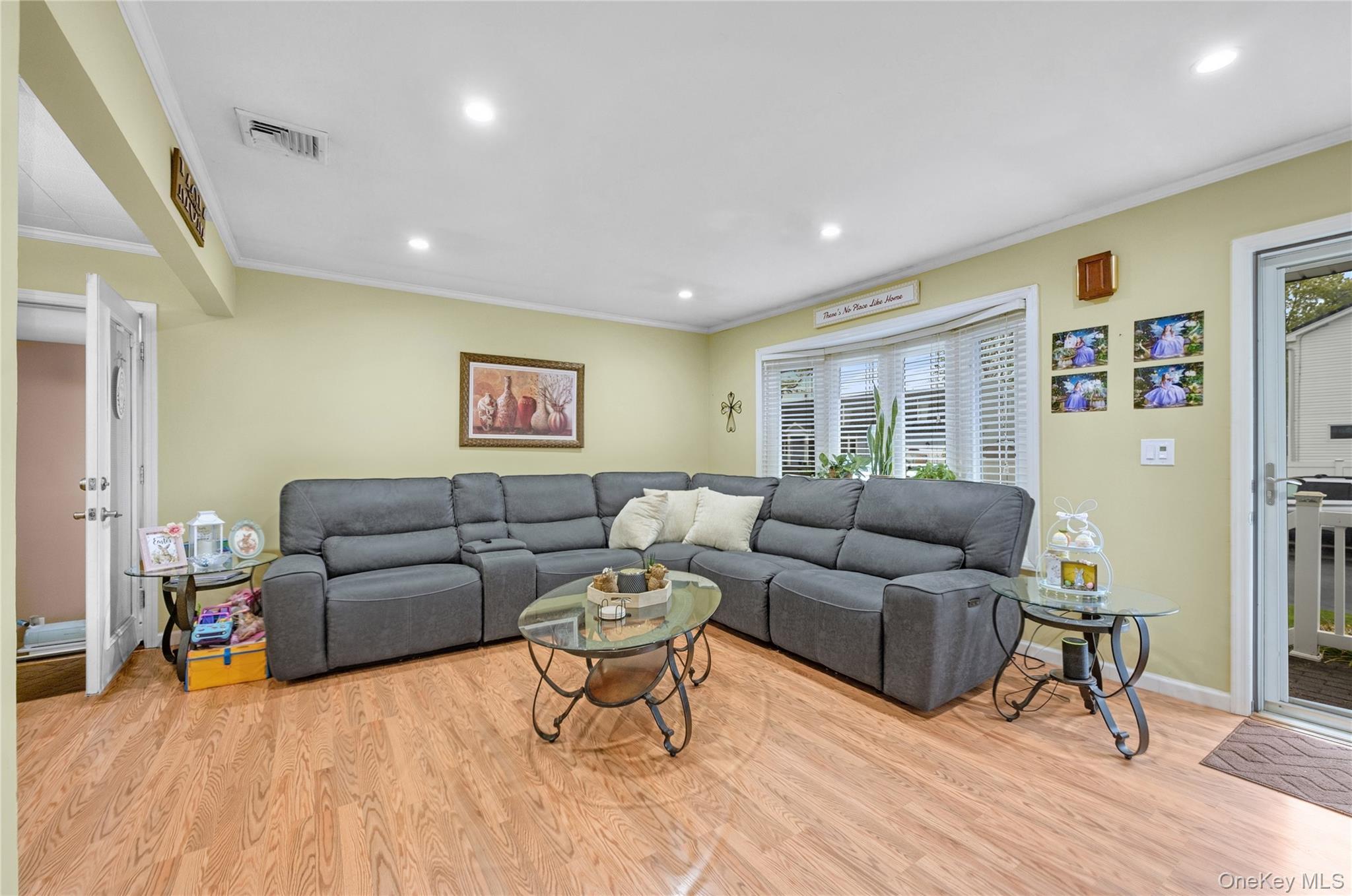 56 15th Avenue, West Babylon, NY 11704