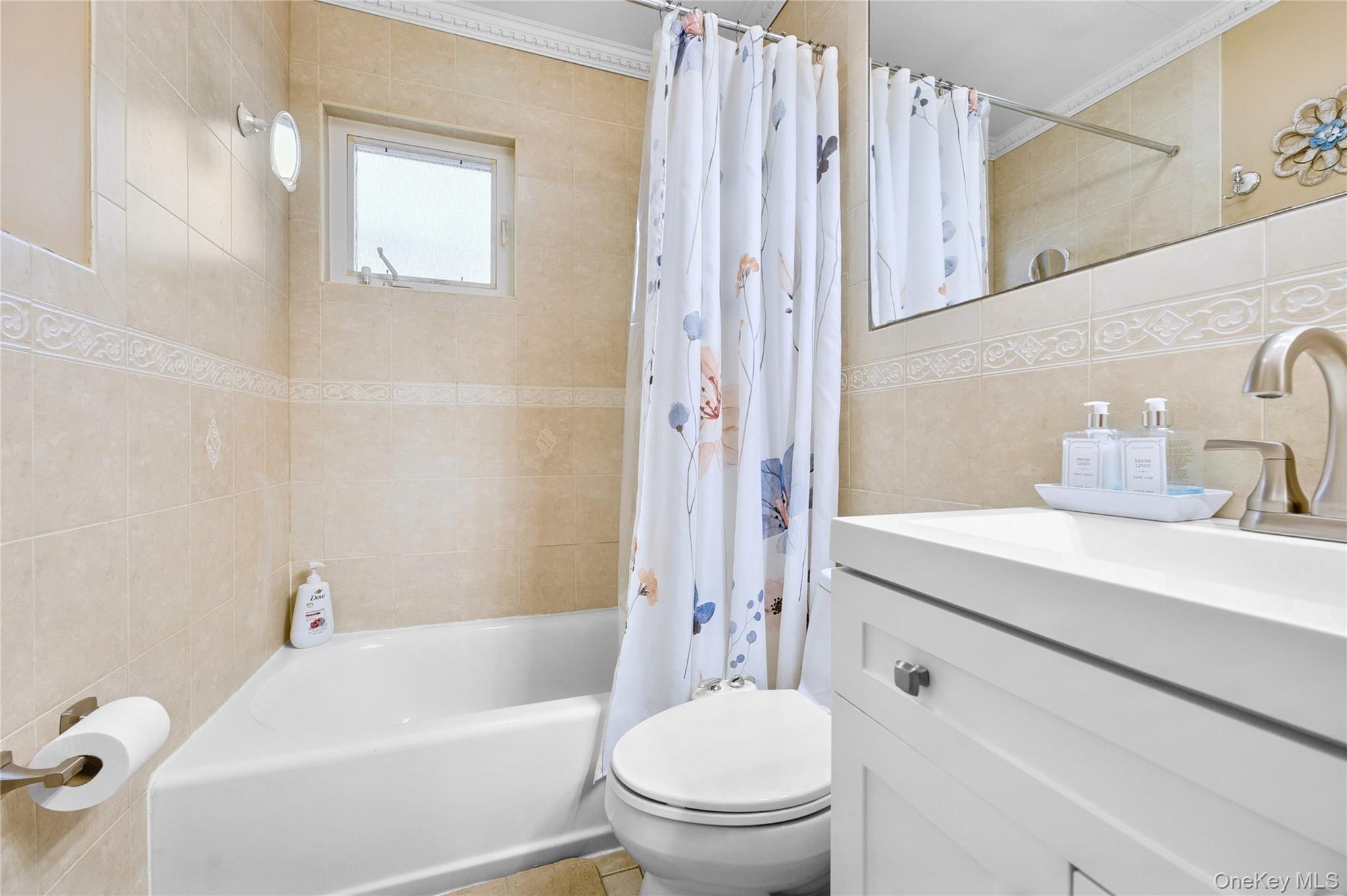 56 15th Avenue, West Babylon, NY 11704