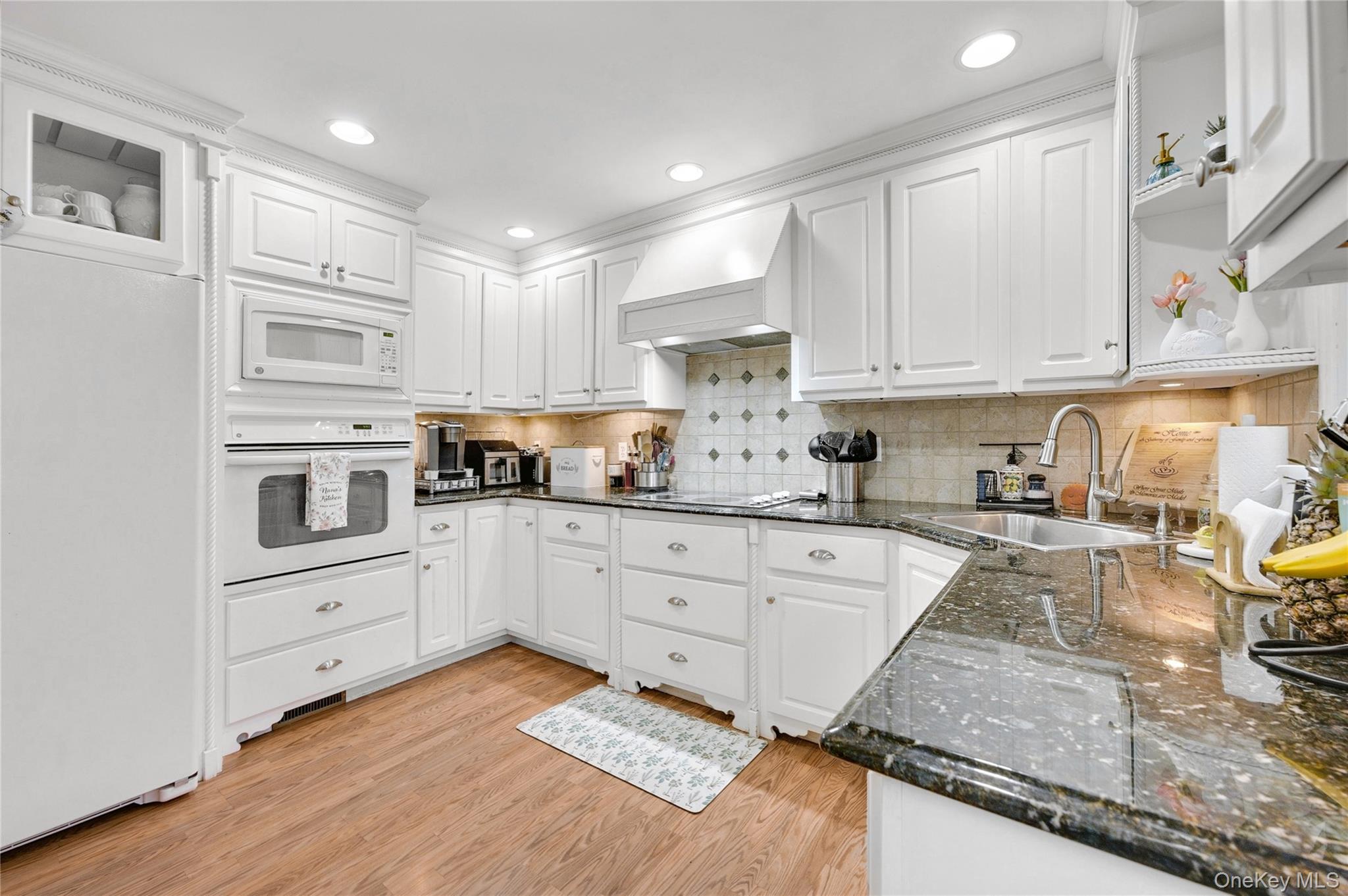 56 15th Avenue, West Babylon, NY 11704