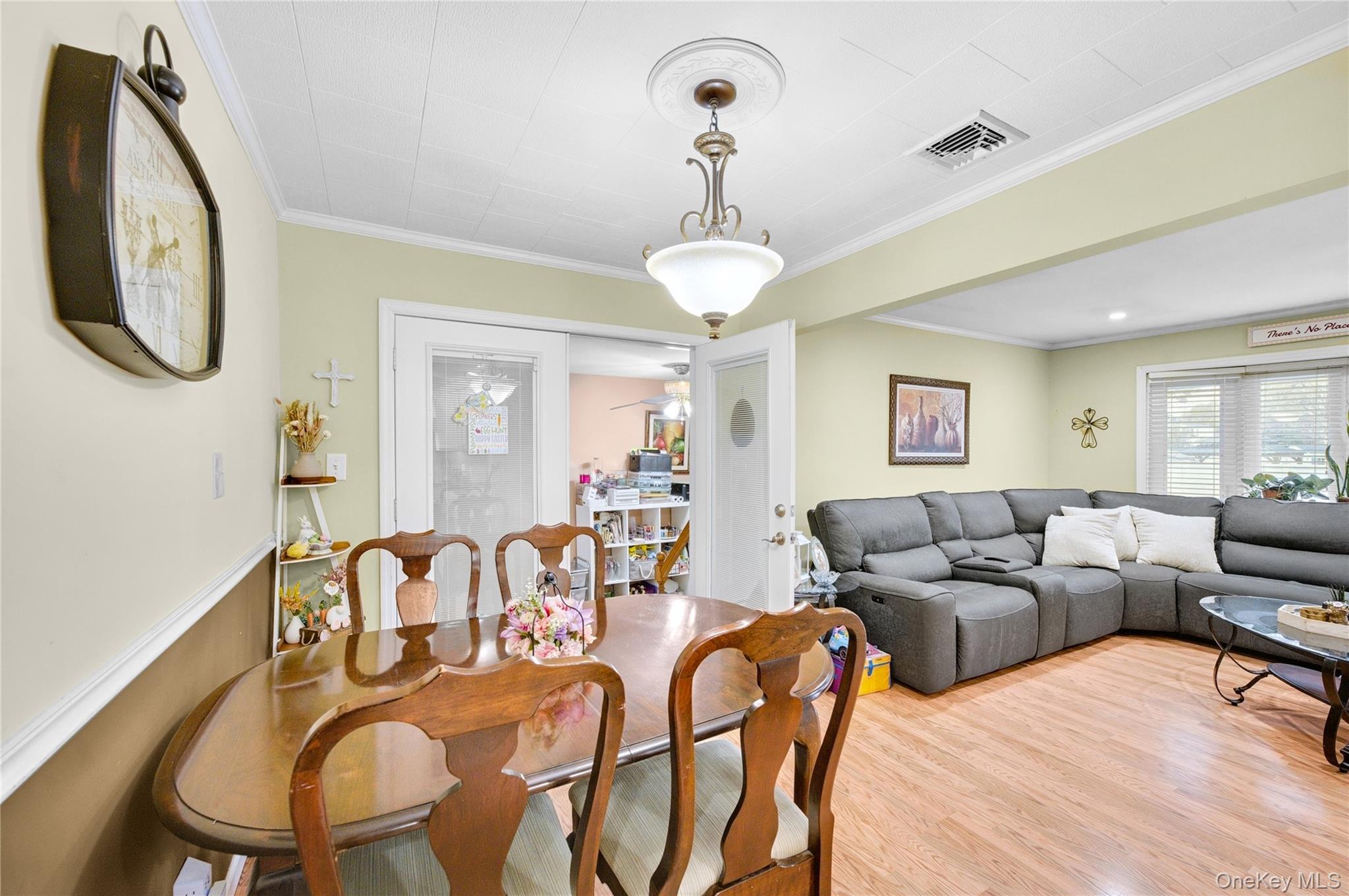 56 15th Avenue, West Babylon, NY 11704