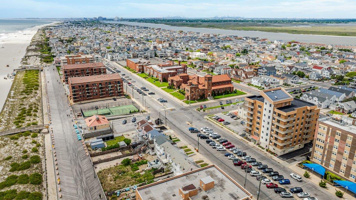 661 W Broadway # 204, Long Beach, NY 11561