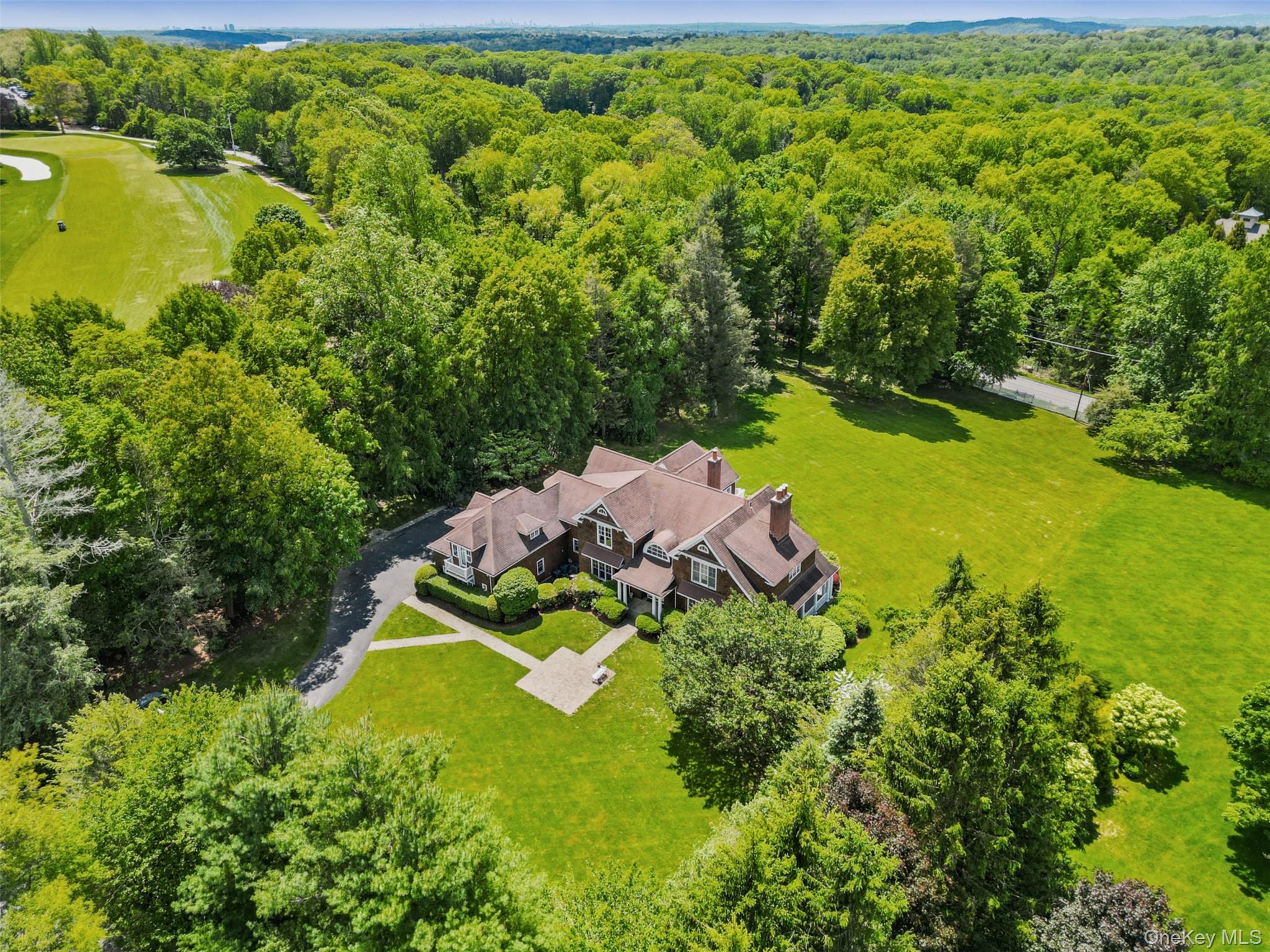 61 Carolyn Place, Chappaqua, NY 10514