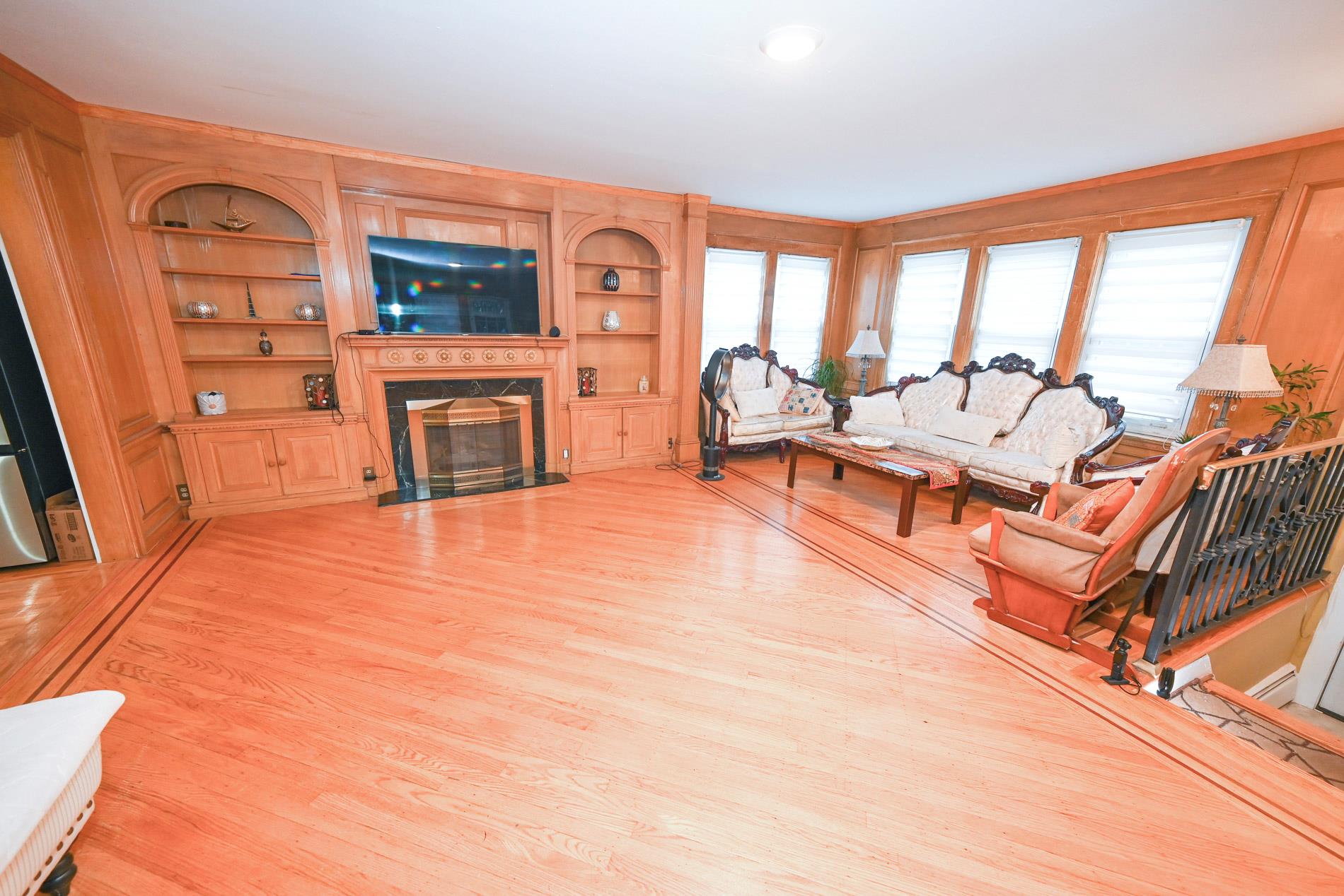 165 Page Rd Road, Valley Stream, NY 11581