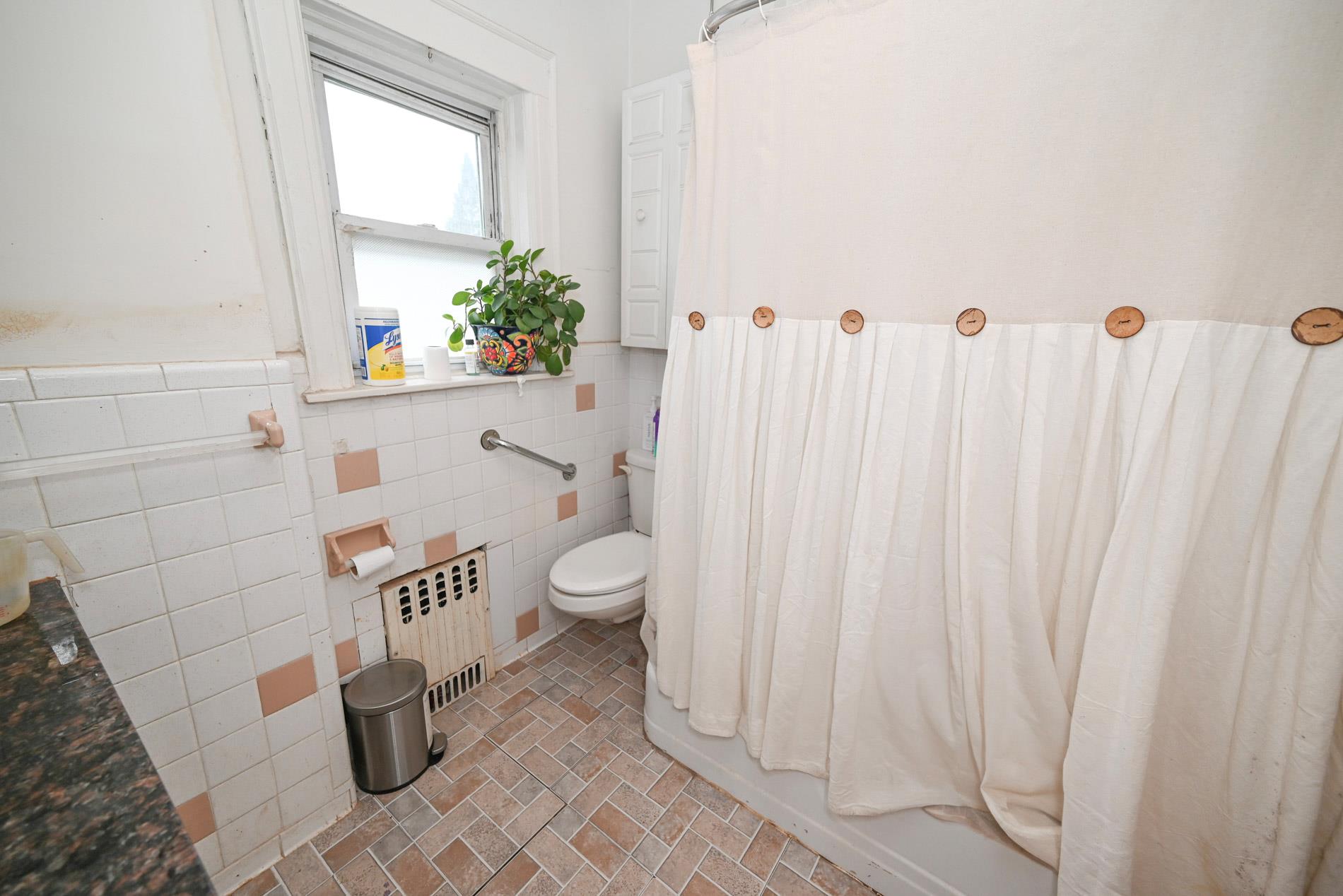 165 Page Rd Road, Valley Stream, NY 11581