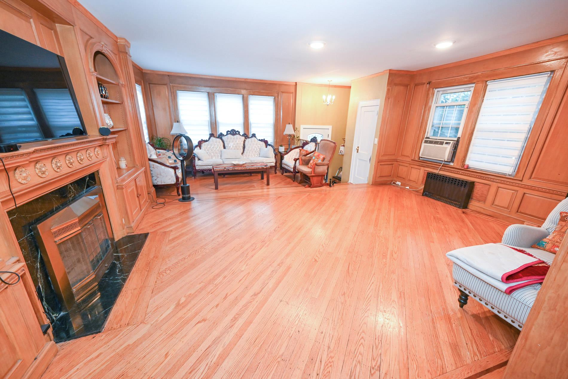 165 Page Rd Road, Valley Stream, NY 11581