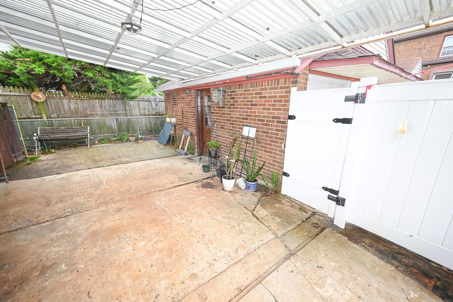 165 Page Rd Road, Valley Stream, NY 11581