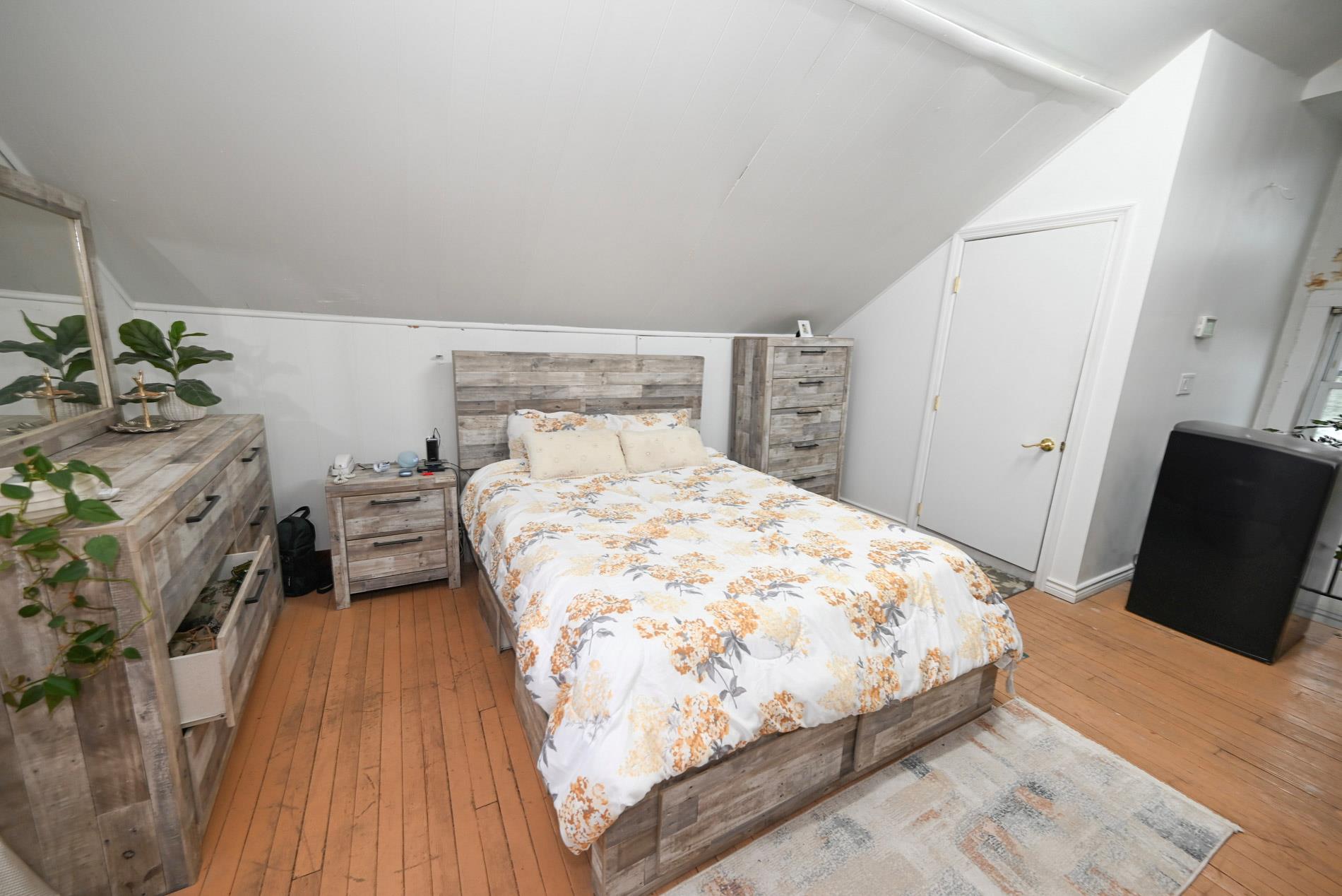 165 Page Rd Road, Valley Stream, NY 11581