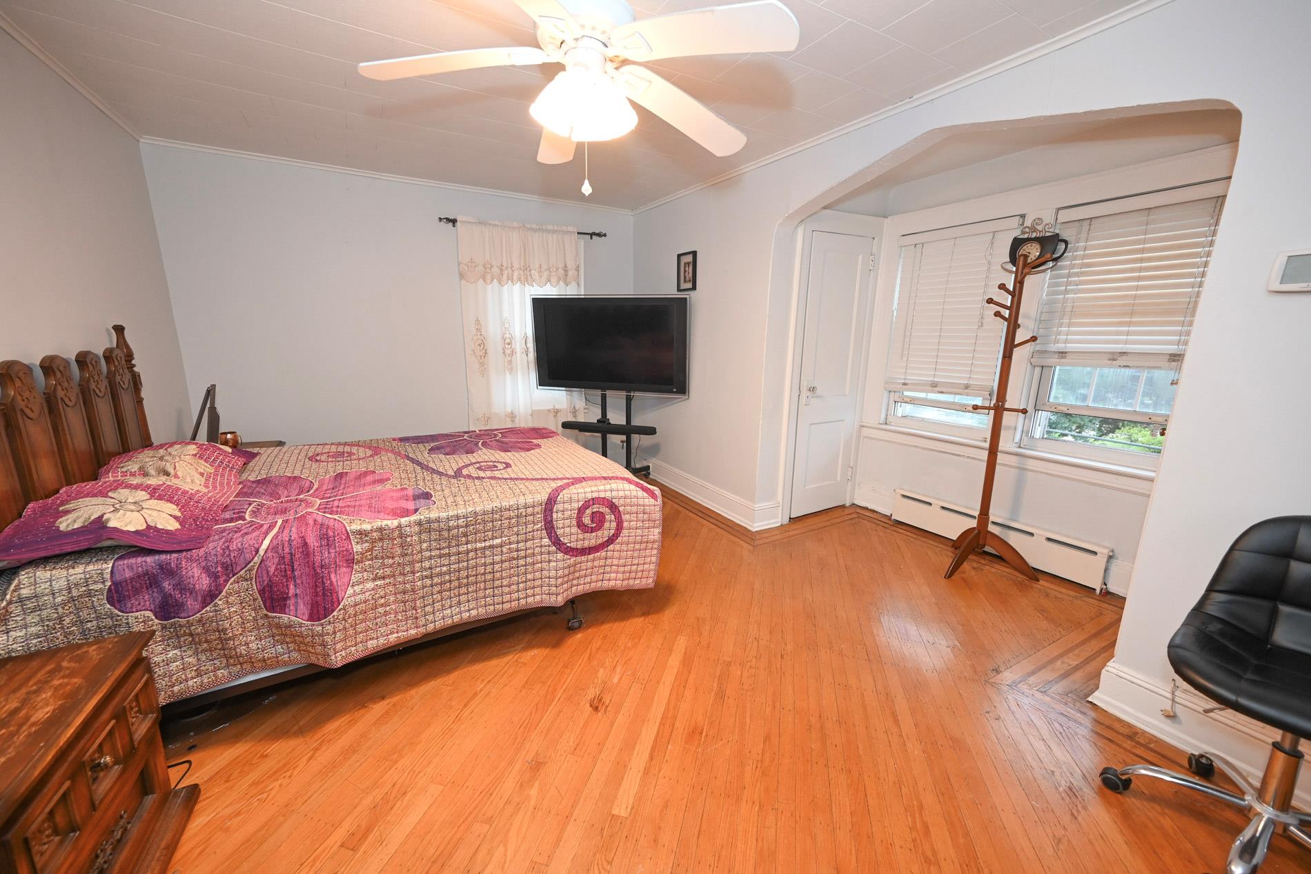 165 Page Rd Road, Valley Stream, NY 11581