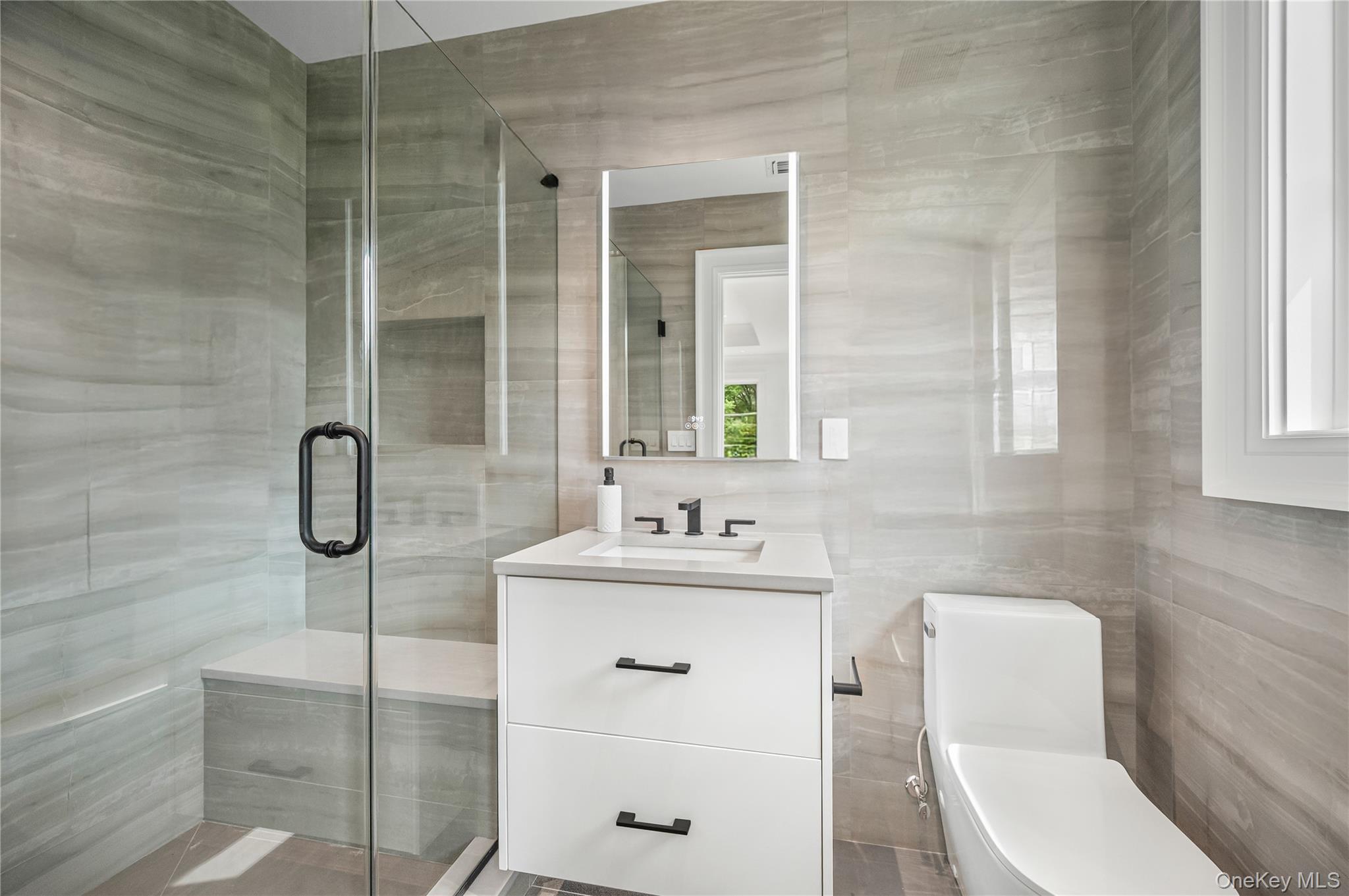 7 Mirrielees Road, Great Neck, NY 11021