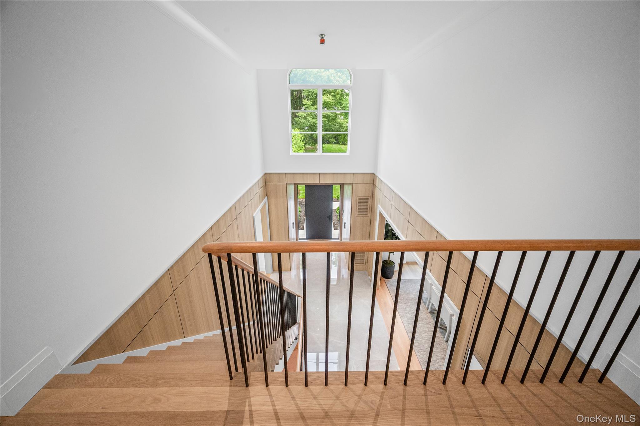 7 Mirrielees Road, Great Neck, NY 11021