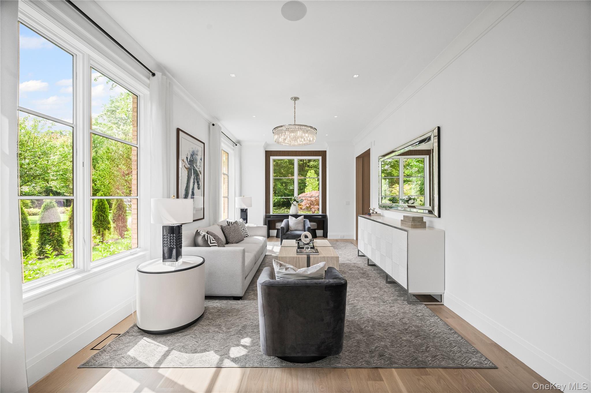 7 Mirrielees Road, Great Neck, NY 11021