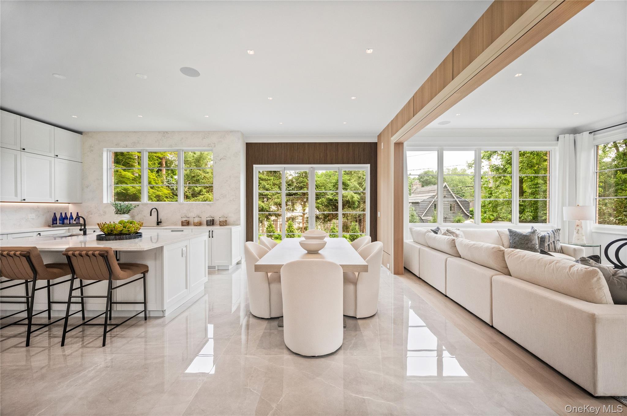 7 Mirrielees Road, Great Neck, NY 11021