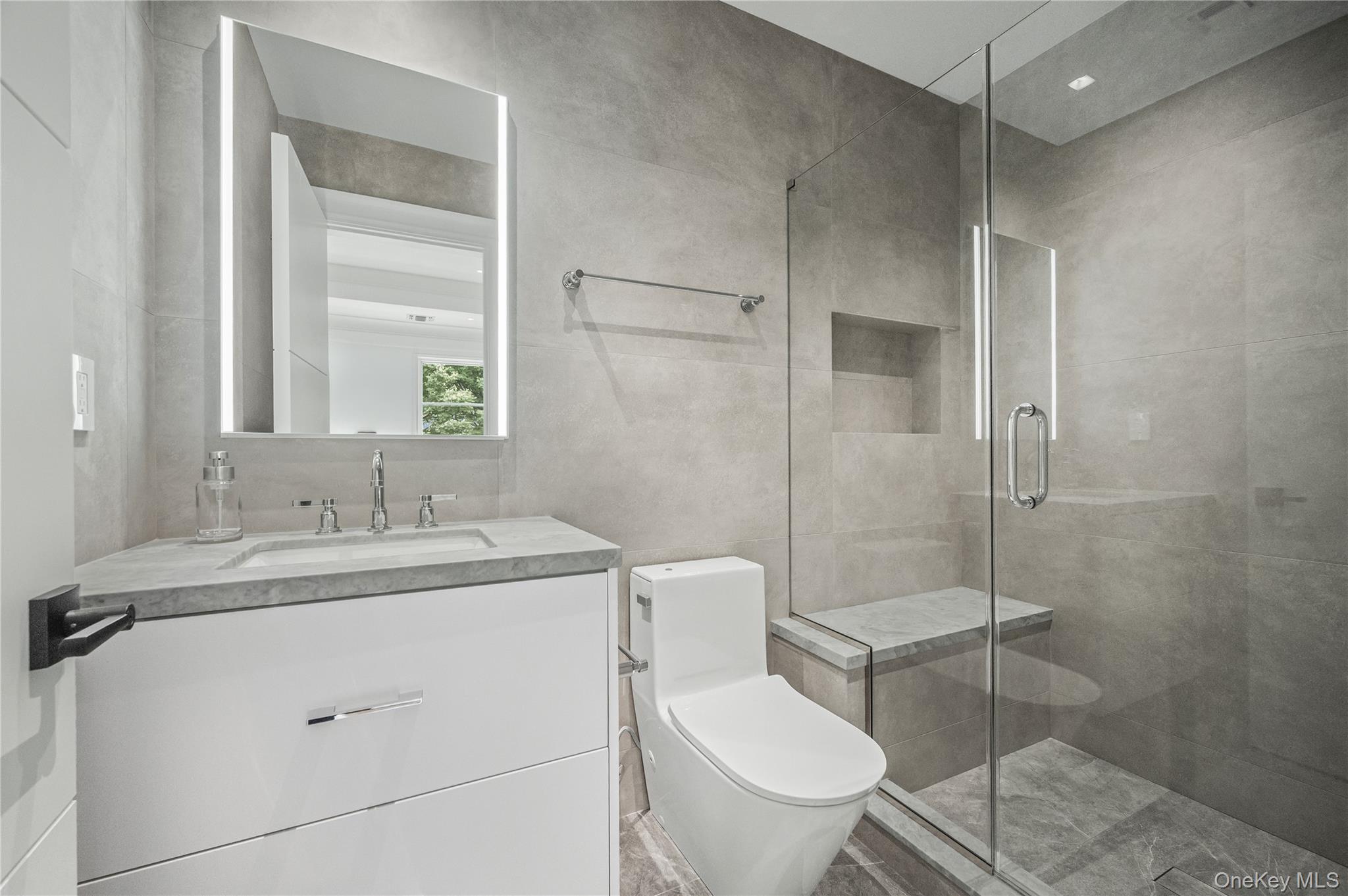 7 Mirrielees Road, Great Neck, NY 11021