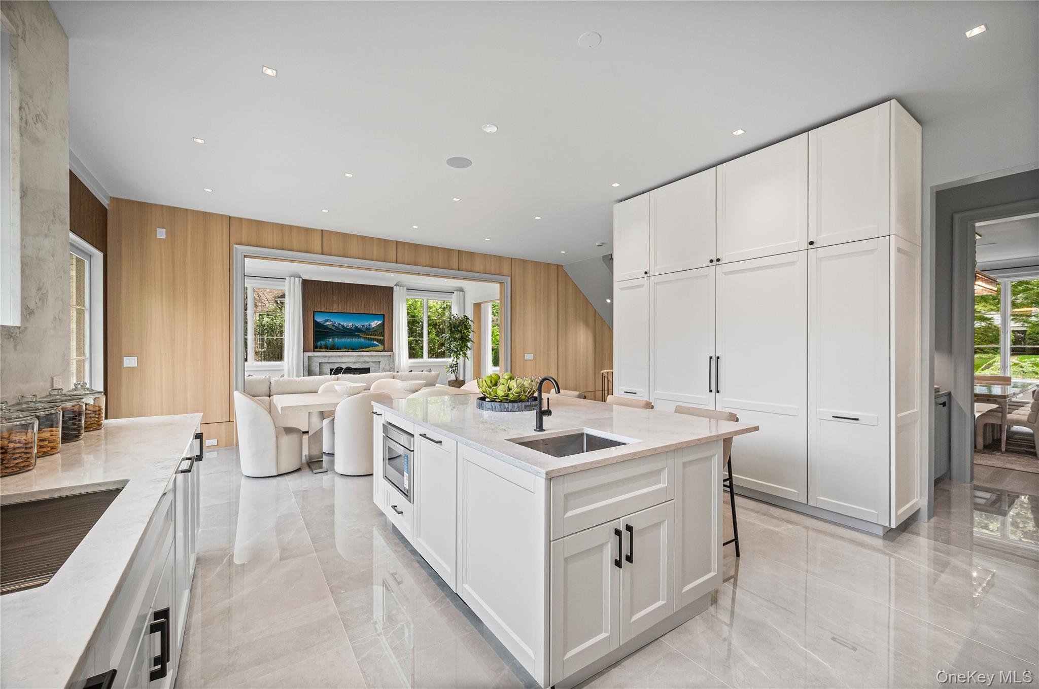 7 Mirrielees Road, Great Neck, NY 11021