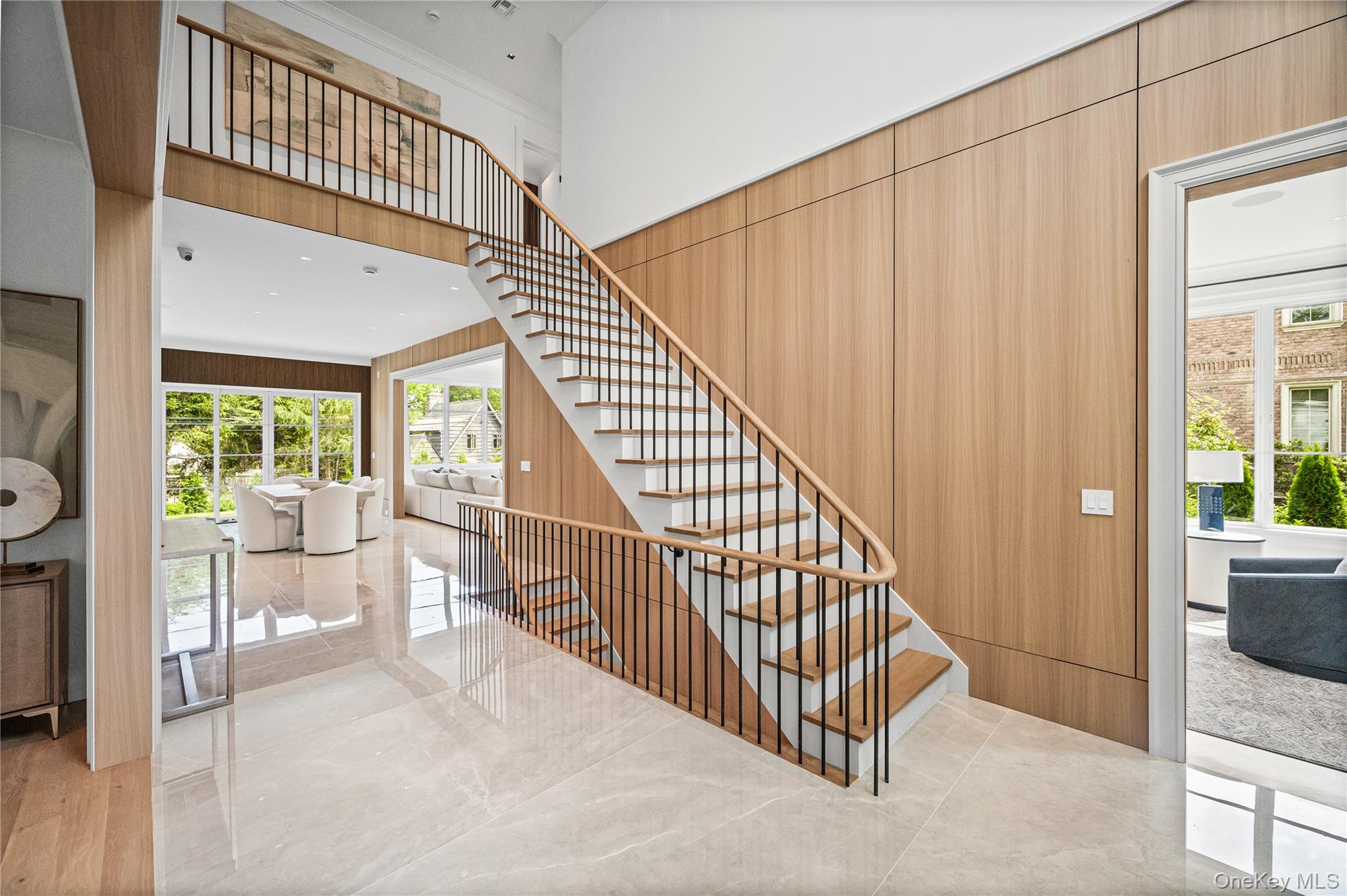 7 Mirrielees Road, Great Neck, NY 11021