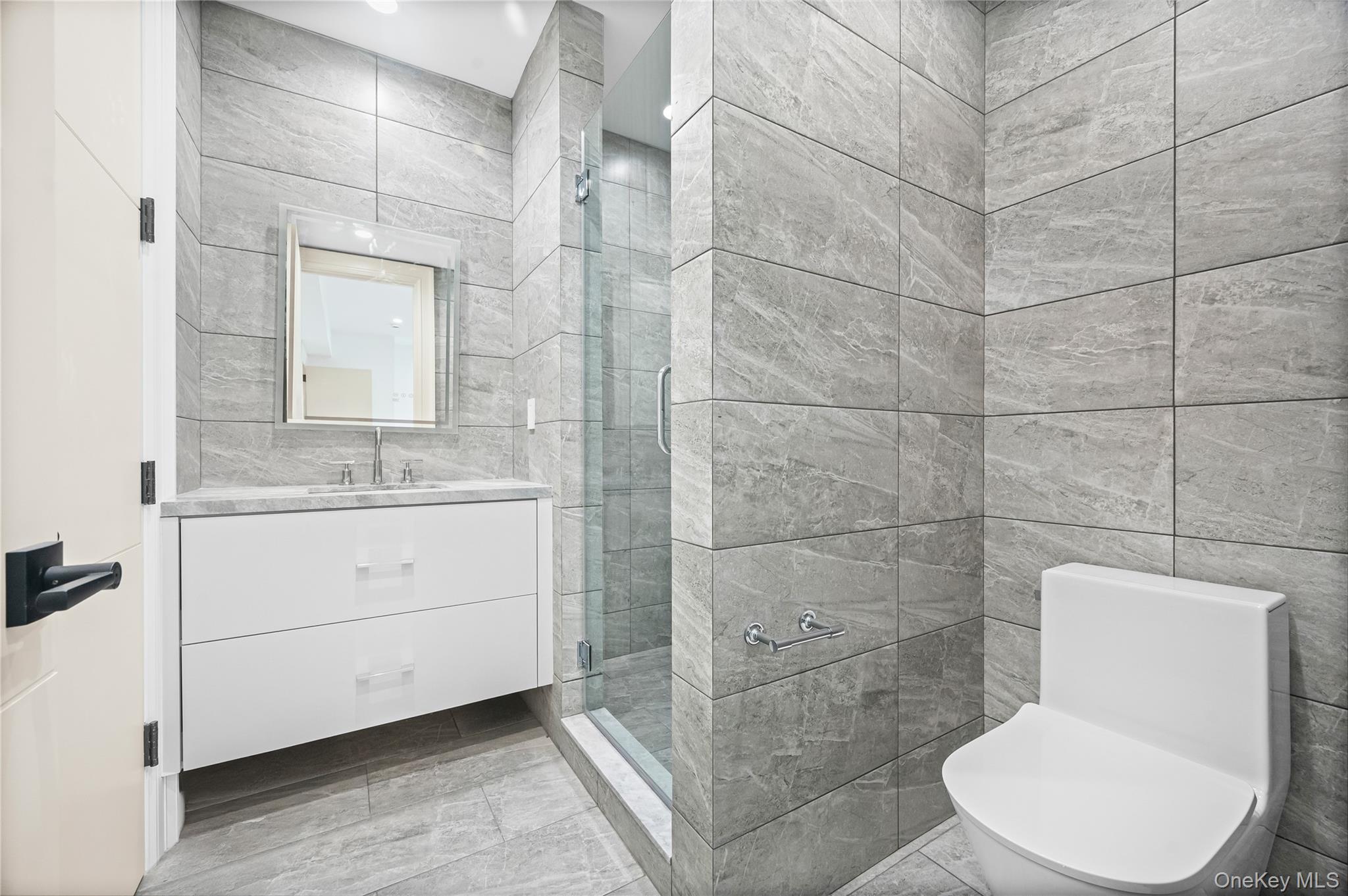 7 Mirrielees Road, Great Neck, NY 11021