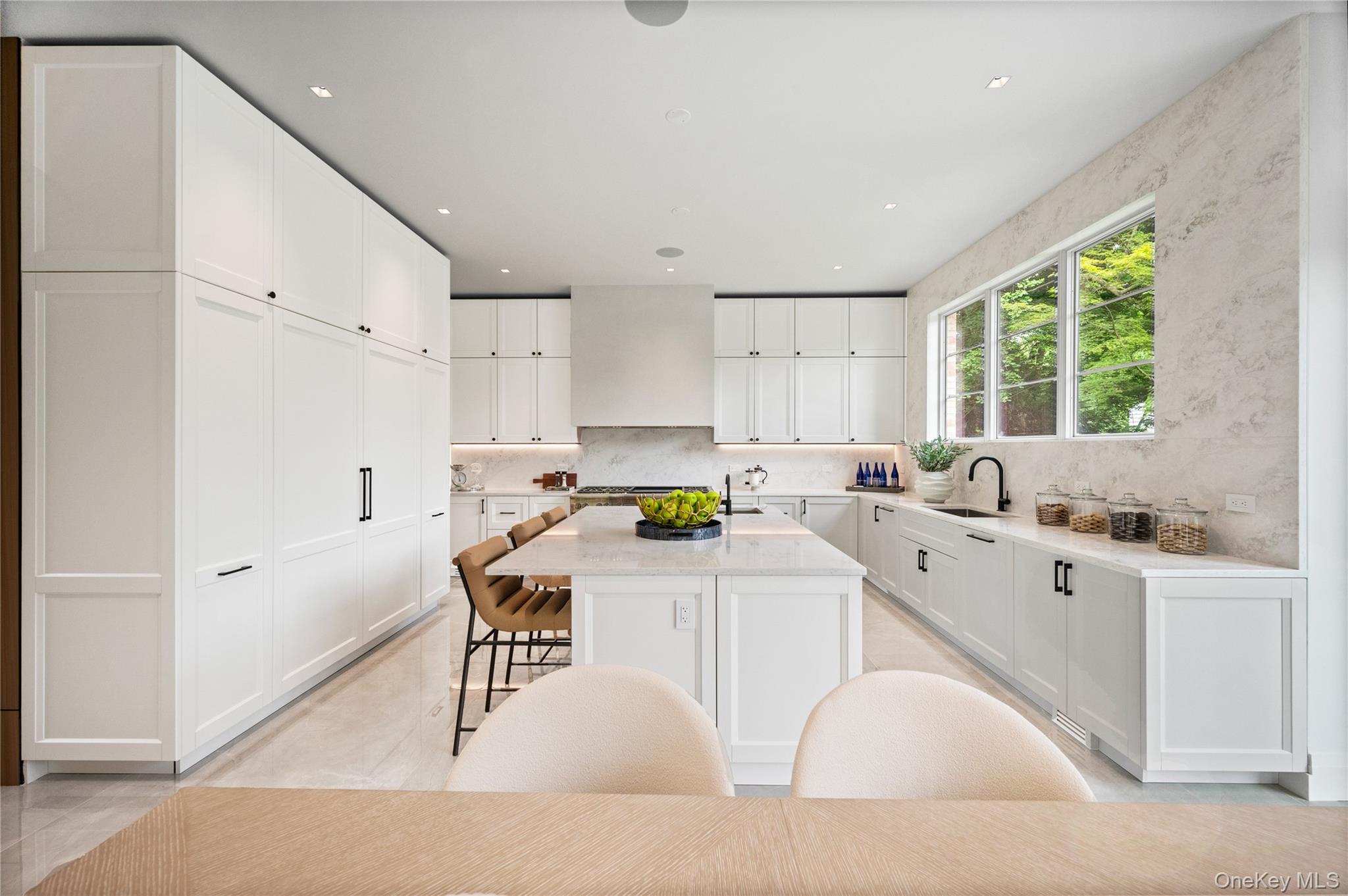 7 Mirrielees Road, Great Neck, NY 11021