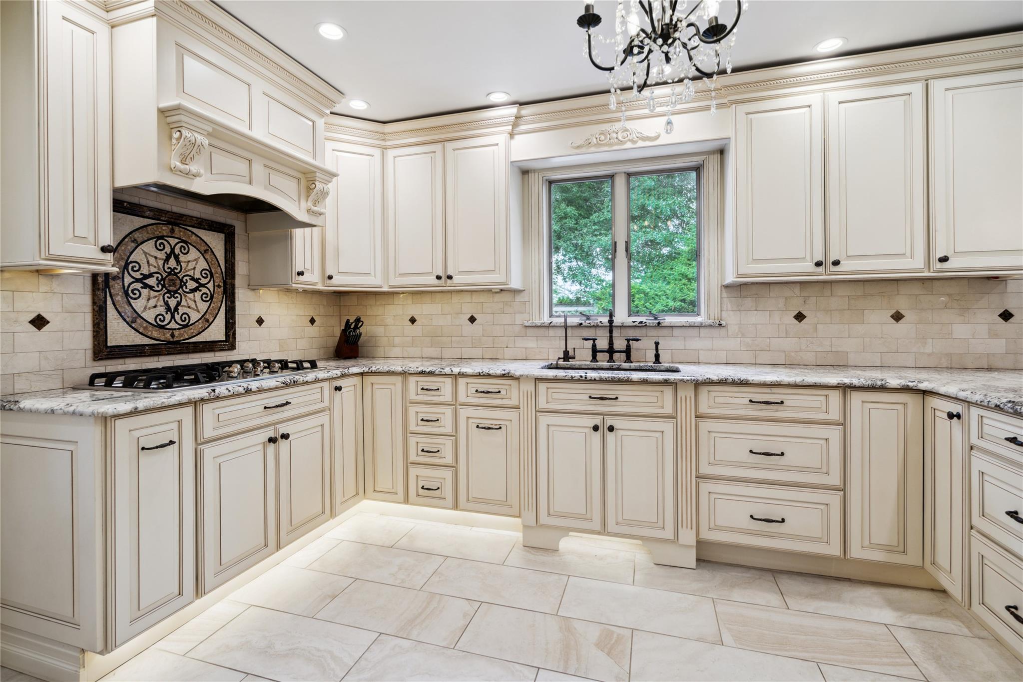 10 Atlas Avenue, Malverne, NY 11565