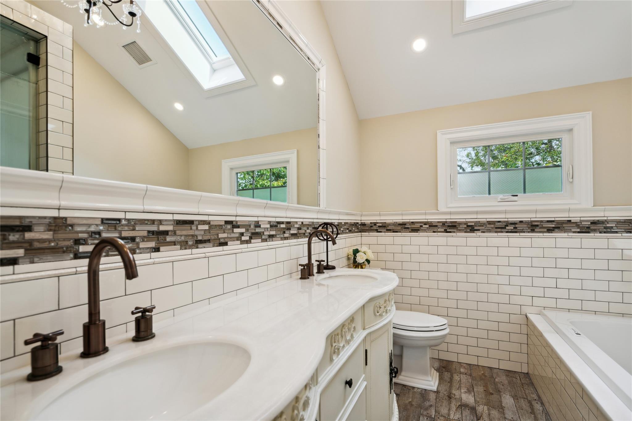 10 Atlas Avenue, Malverne, NY 11565