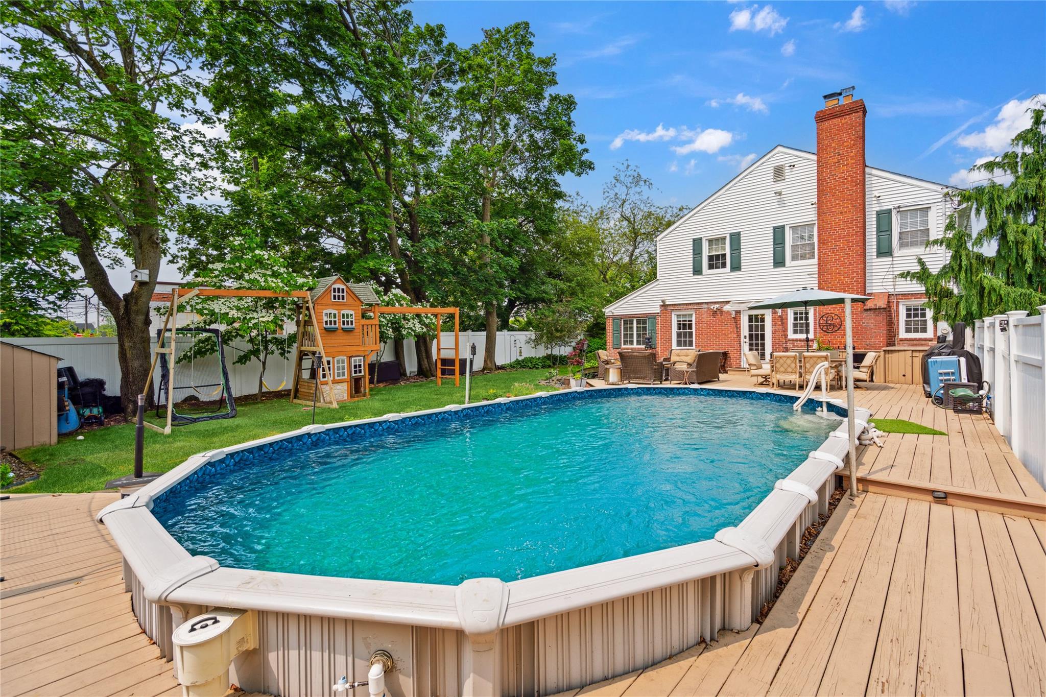 10 Atlas Avenue, Malverne, NY 11565