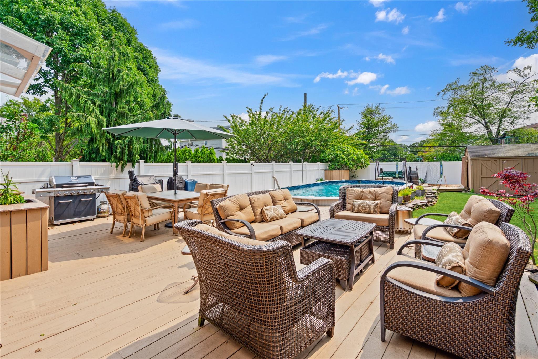 10 Atlas Avenue, Malverne, NY 11565