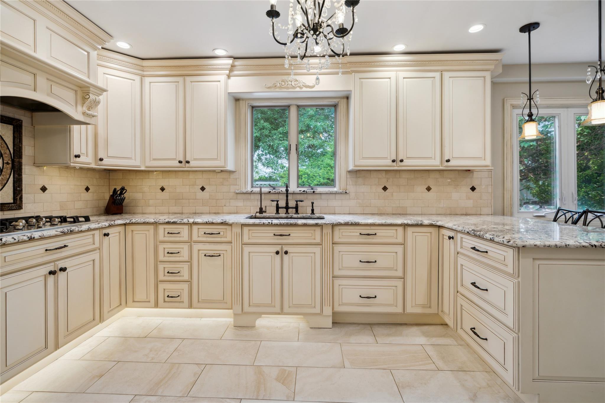 10 Atlas Avenue, Malverne, NY 11565