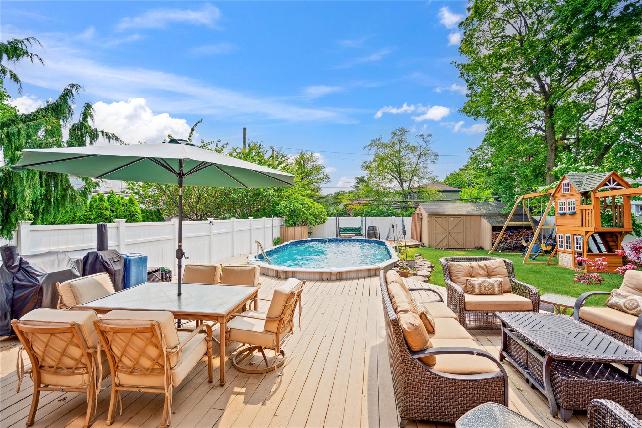 10 Atlas Avenue, Malverne, NY 11565