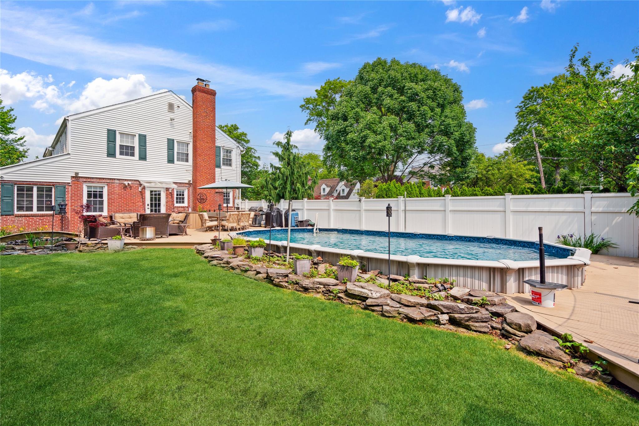 10 Atlas Avenue, Malverne, NY 11565