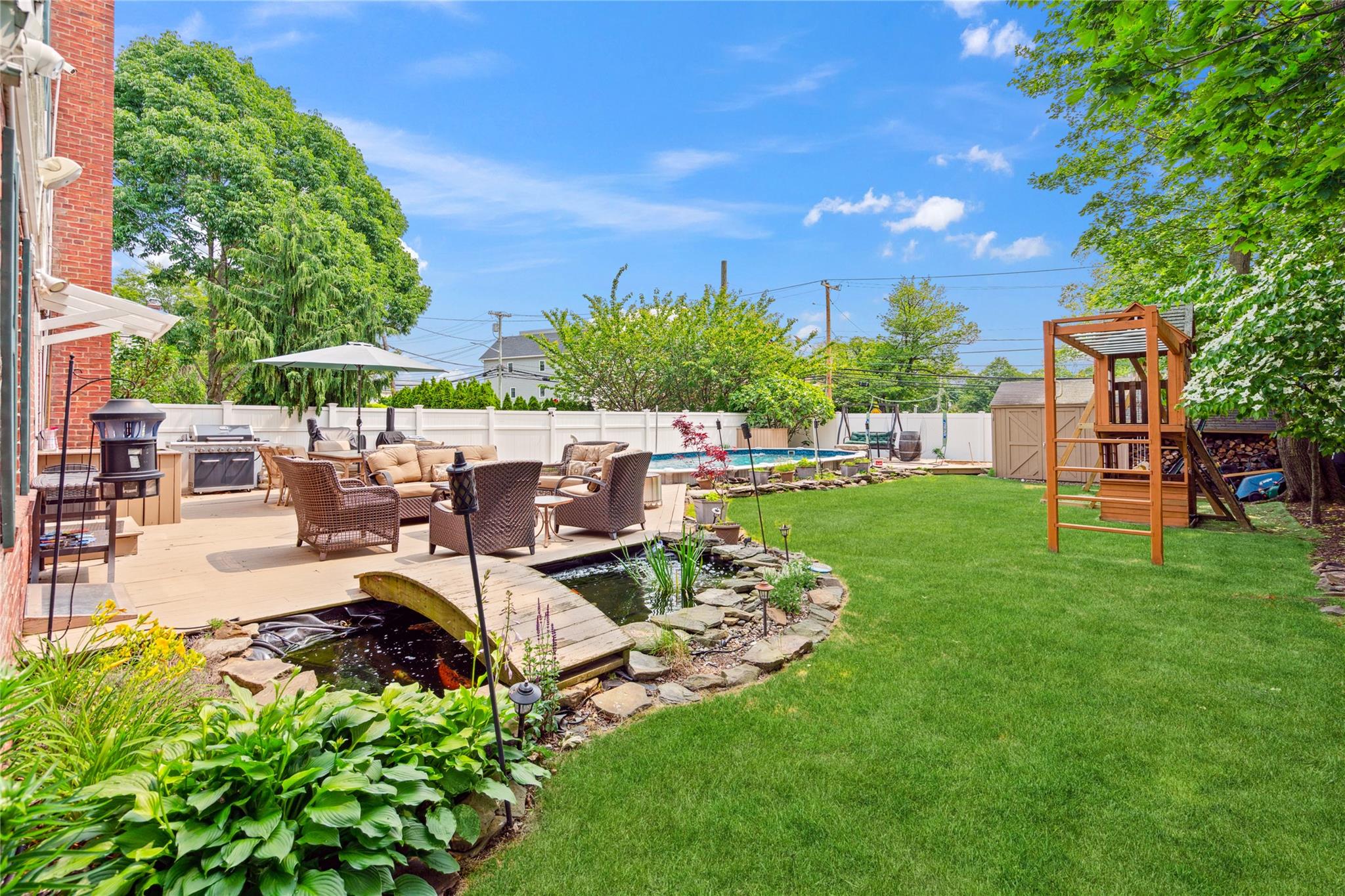 10 Atlas Avenue, Malverne, NY 11565