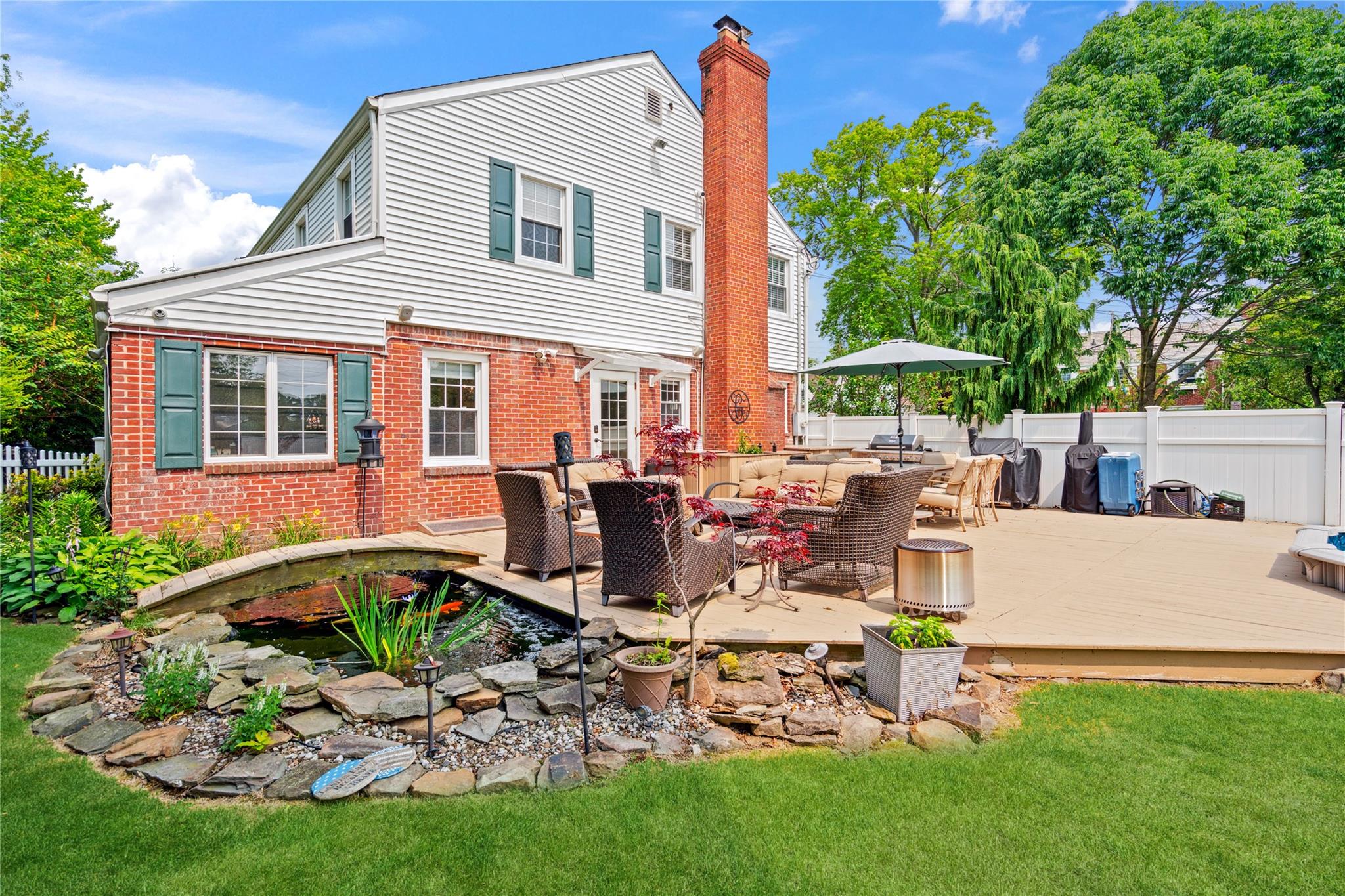 10 Atlas Avenue, Malverne, NY 11565