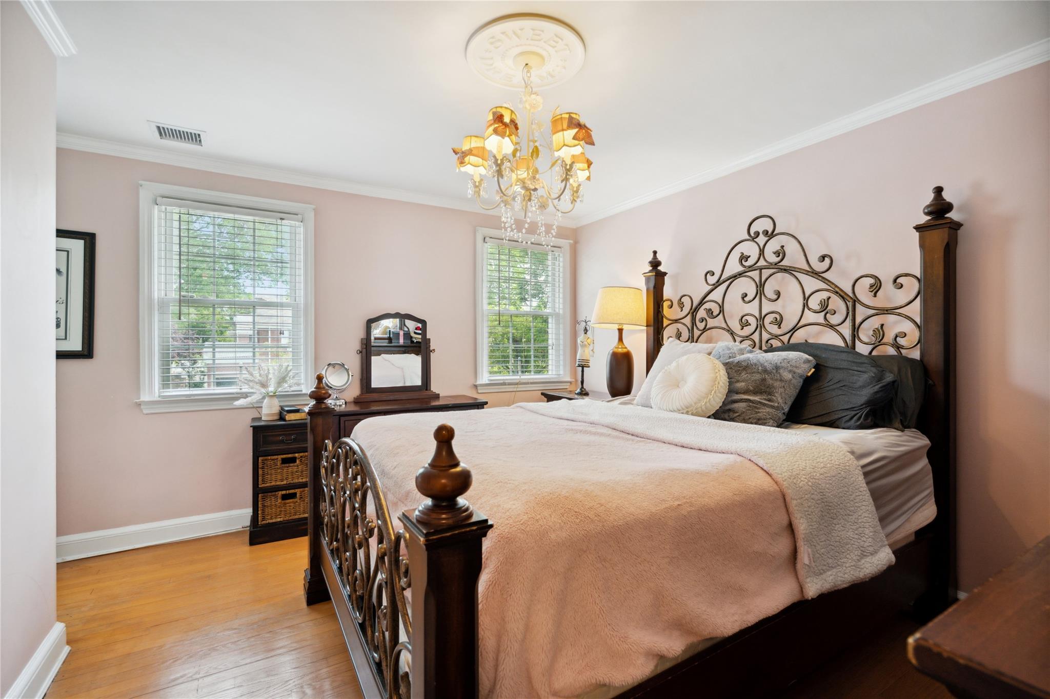 10 Atlas Avenue, Malverne, NY 11565