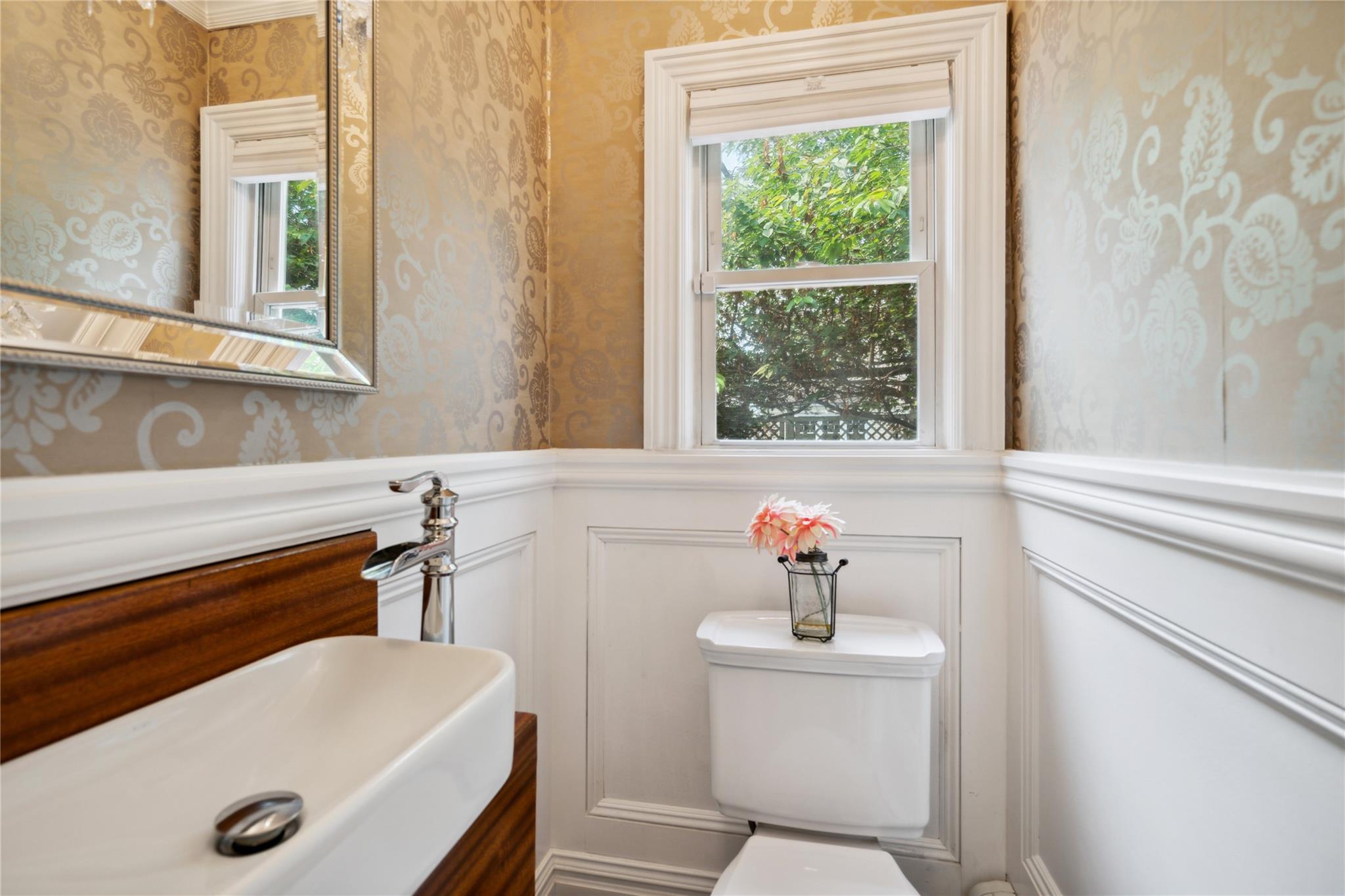 10 Atlas Avenue, Malverne, NY 11565