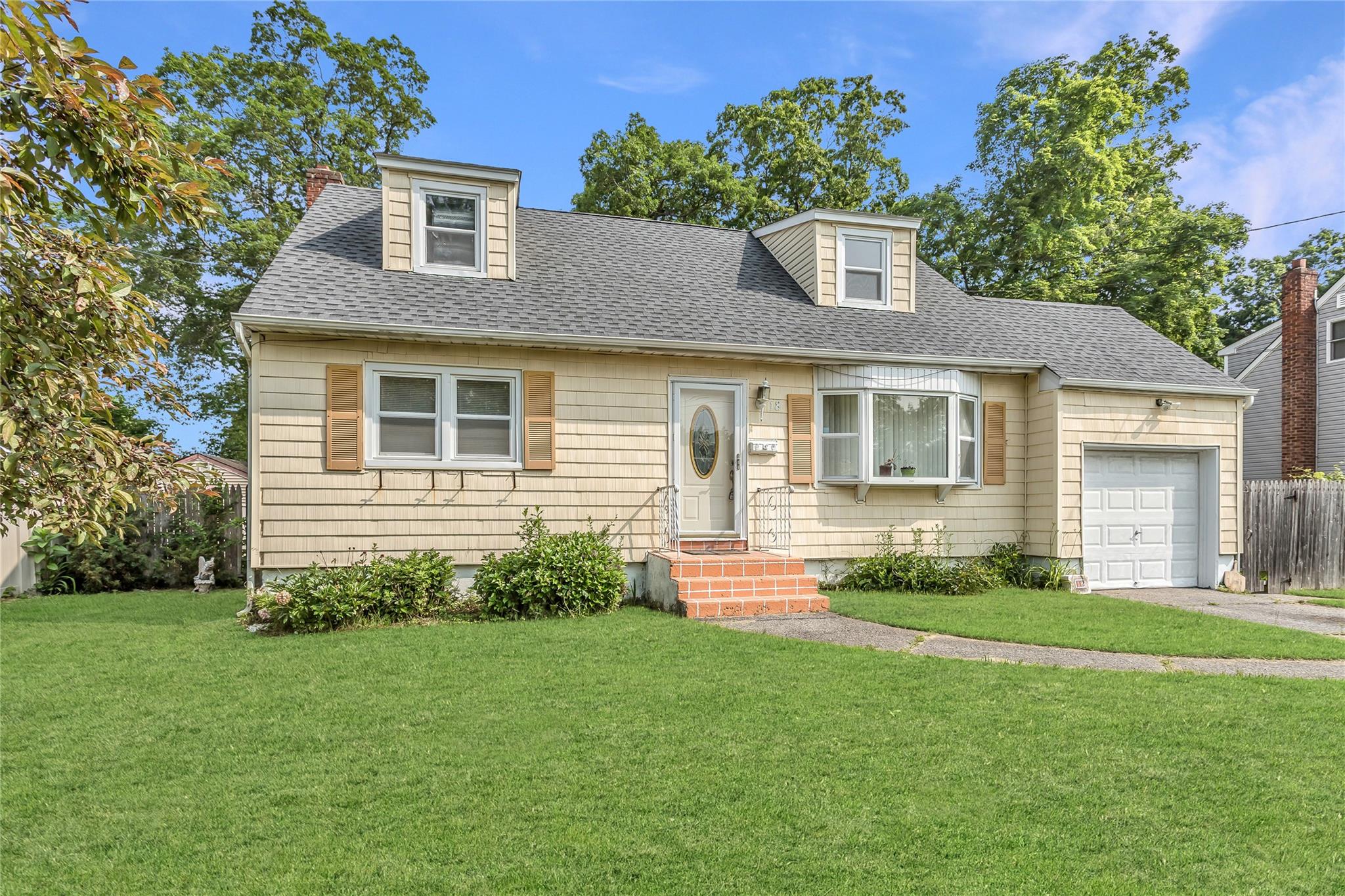 18 Hilliard Avenue, Central Islip, NY 11722