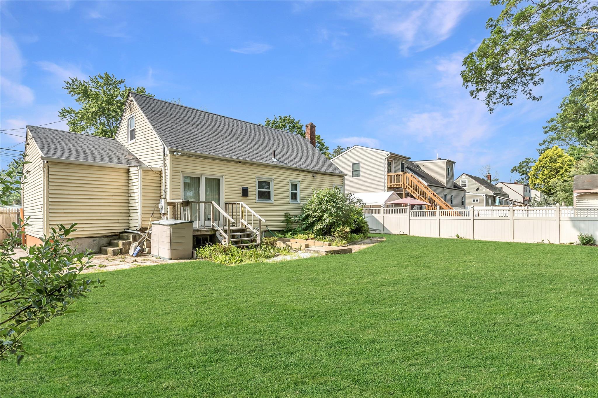 18 Hilliard Avenue, Central Islip, NY 11722