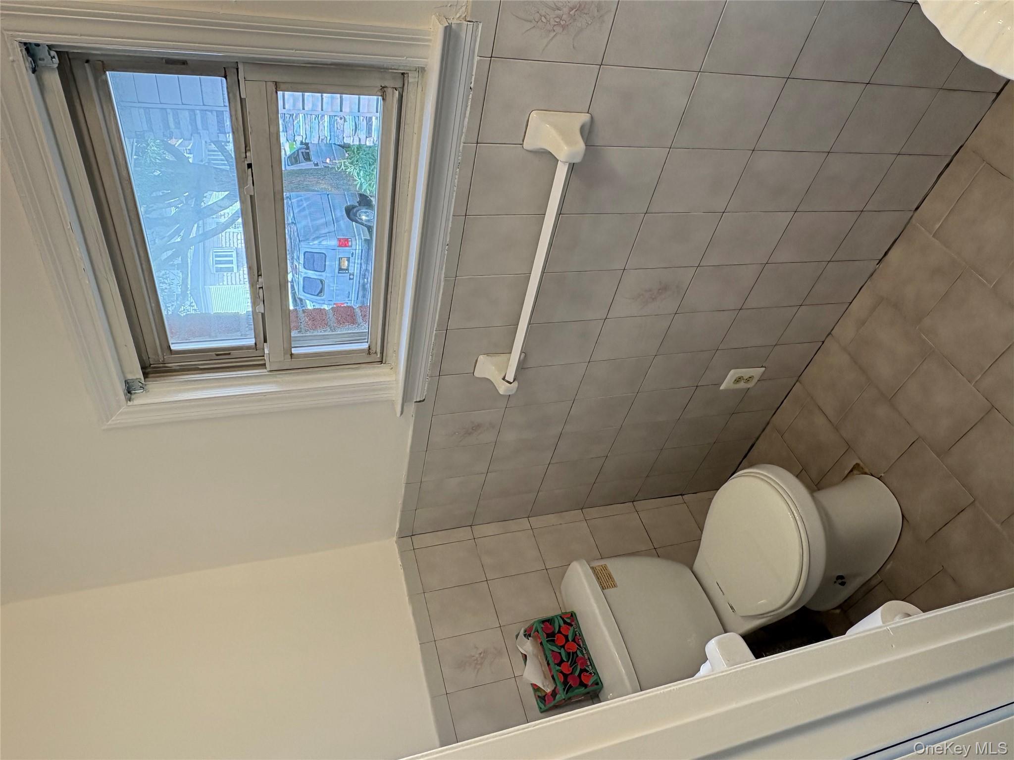 840 Hollywood Avenue, Bronx, NY 10465