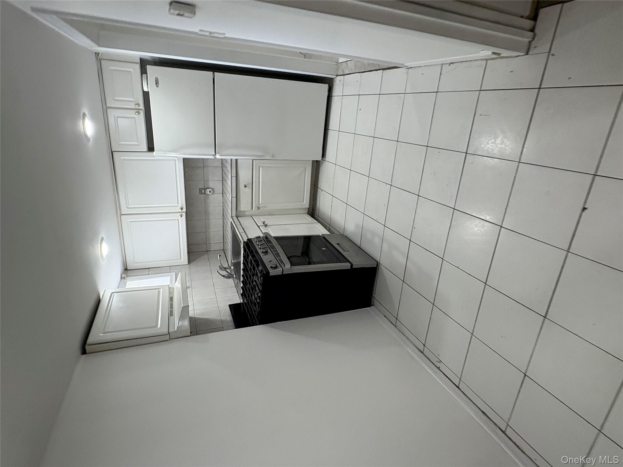 840 Hollywood Avenue, Bronx, NY 10465