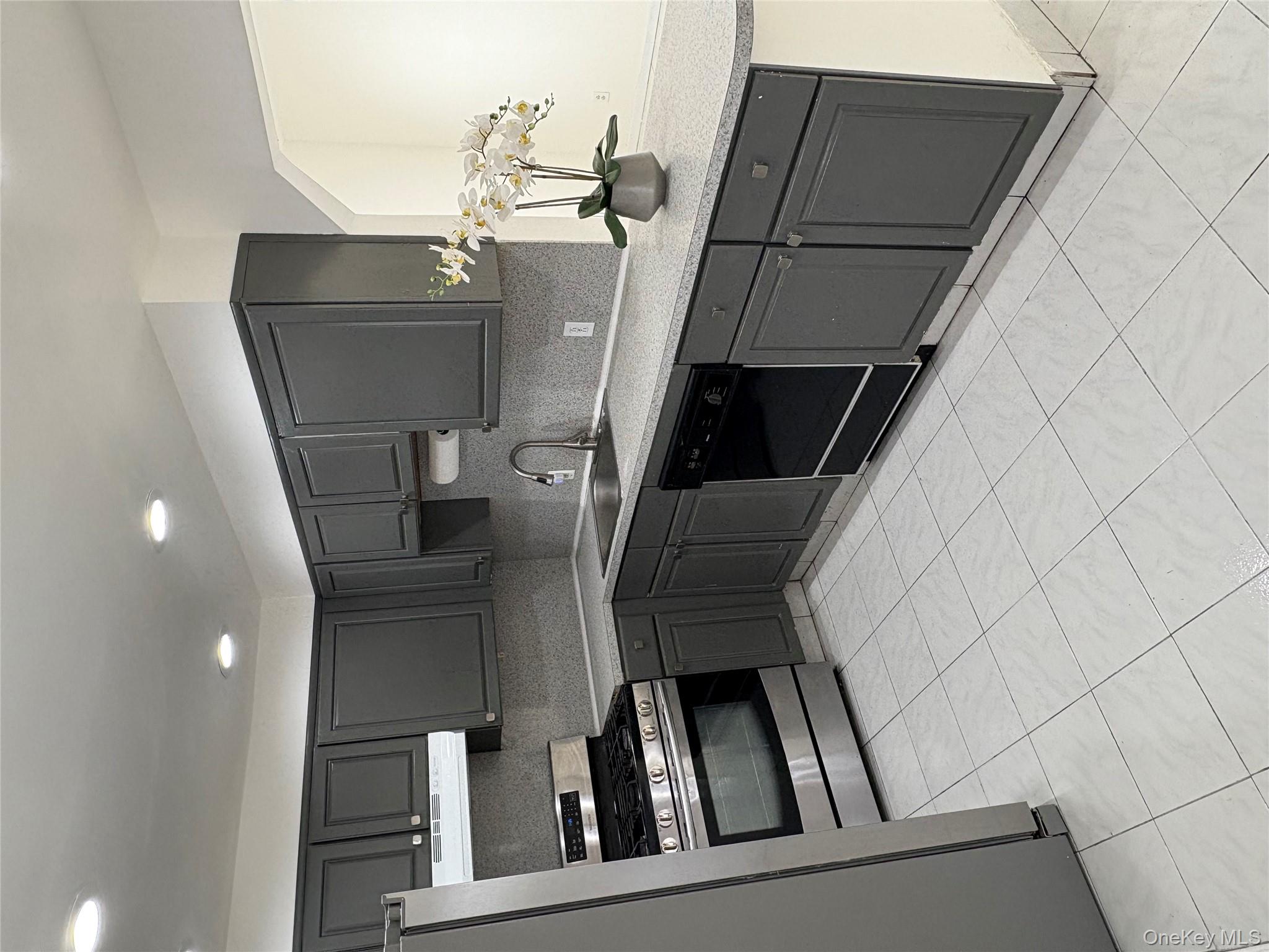 840 Hollywood Avenue, Bronx, NY 10465